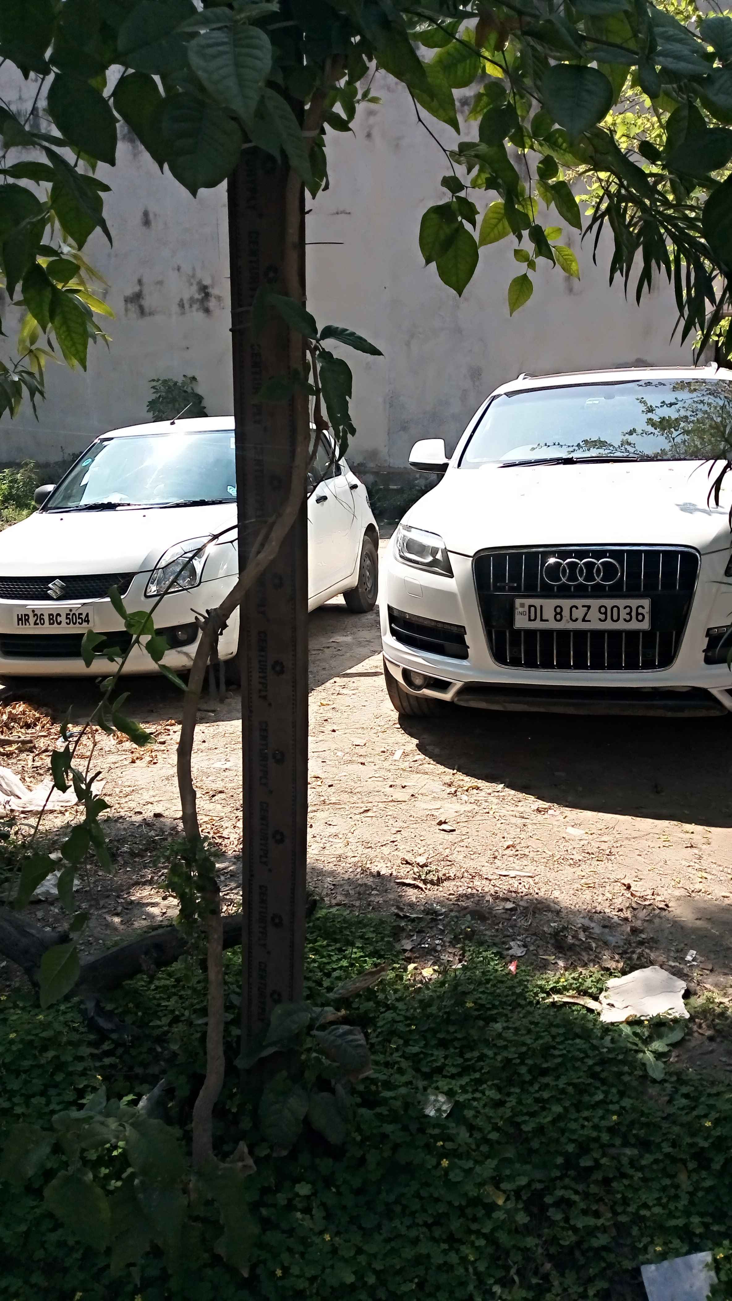 296 sector 15 a noida parking In Aberdeen