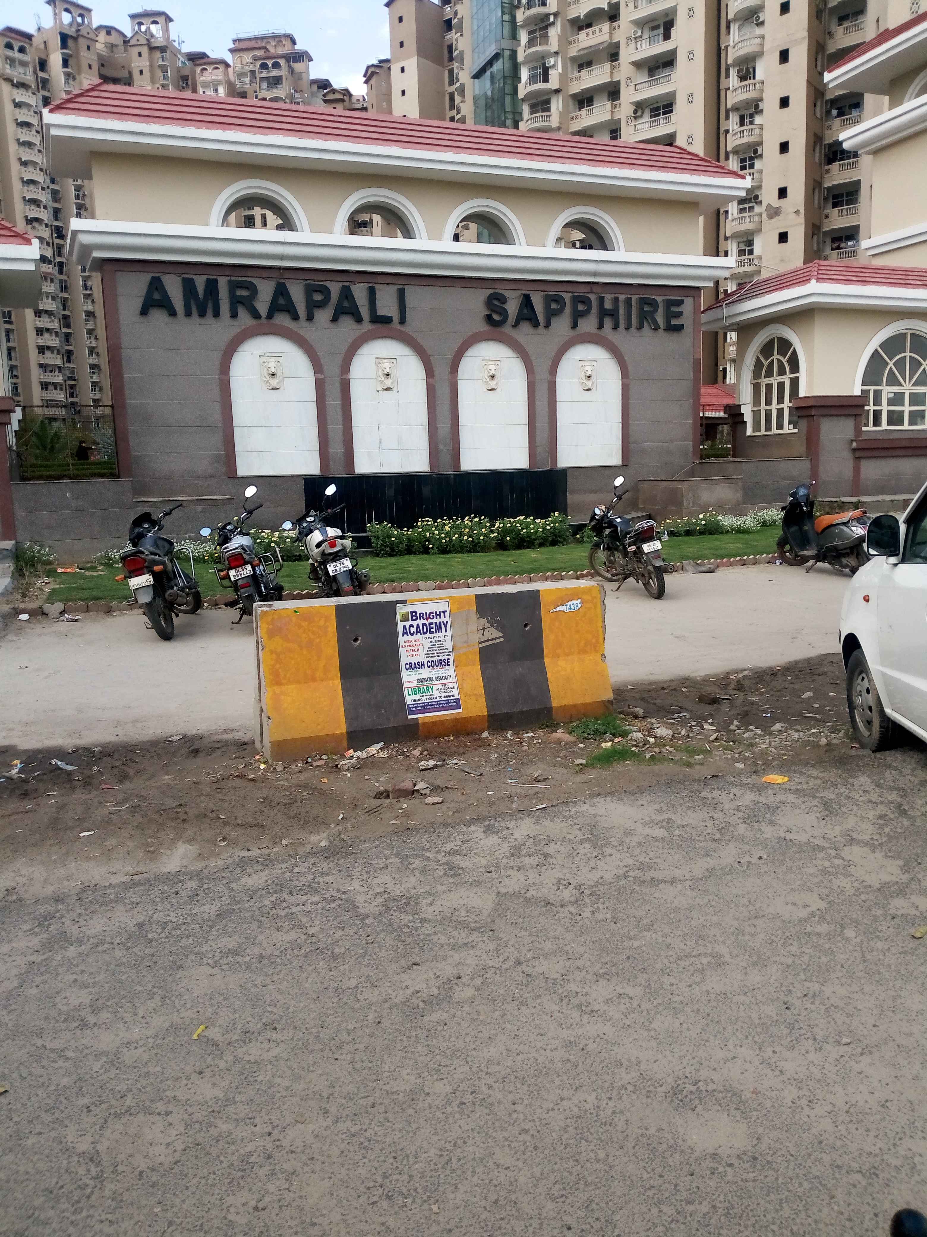 amarpali sapphire parking