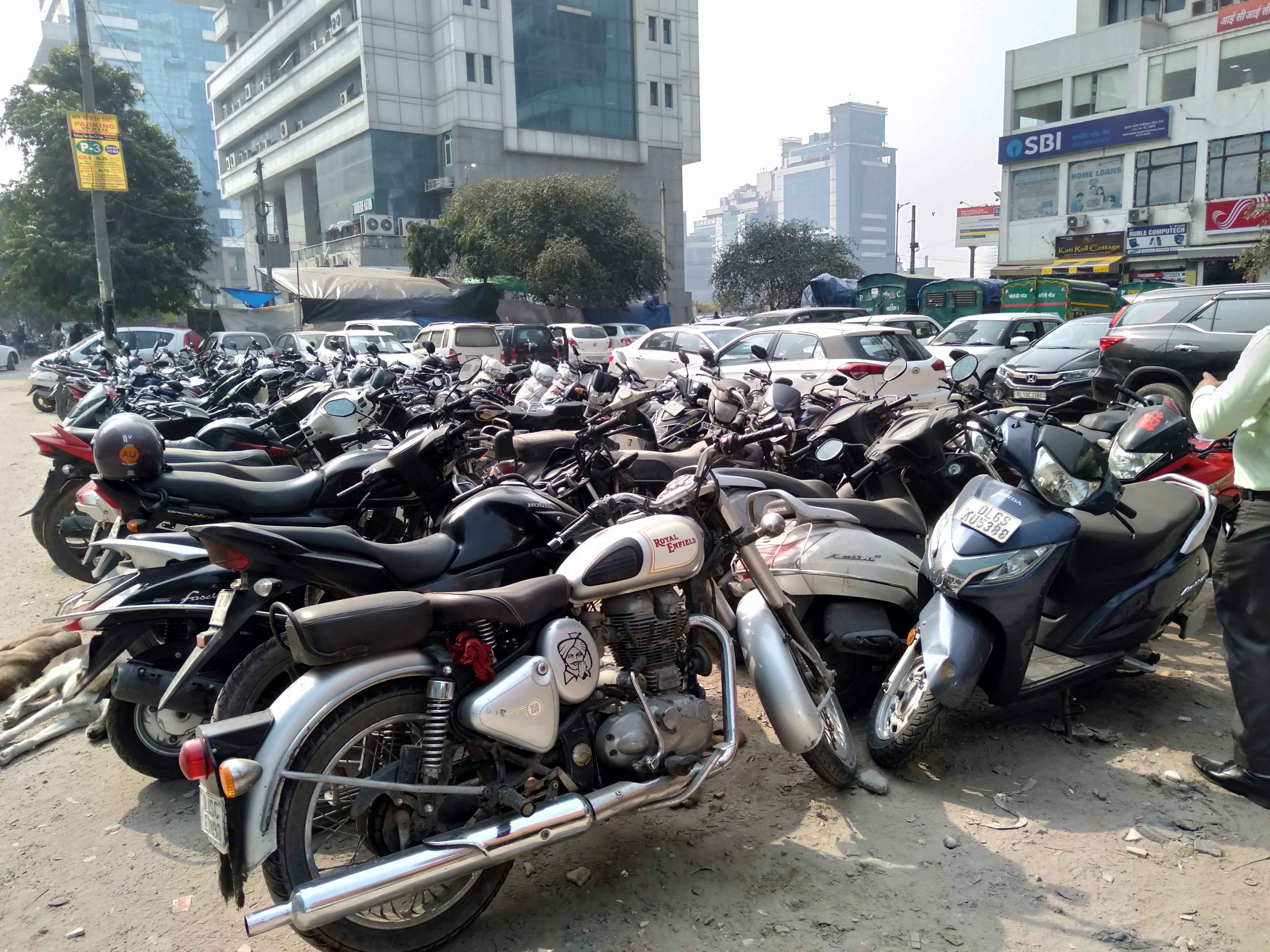 stay happy pharmacy point 11 nsp parking In Dehli