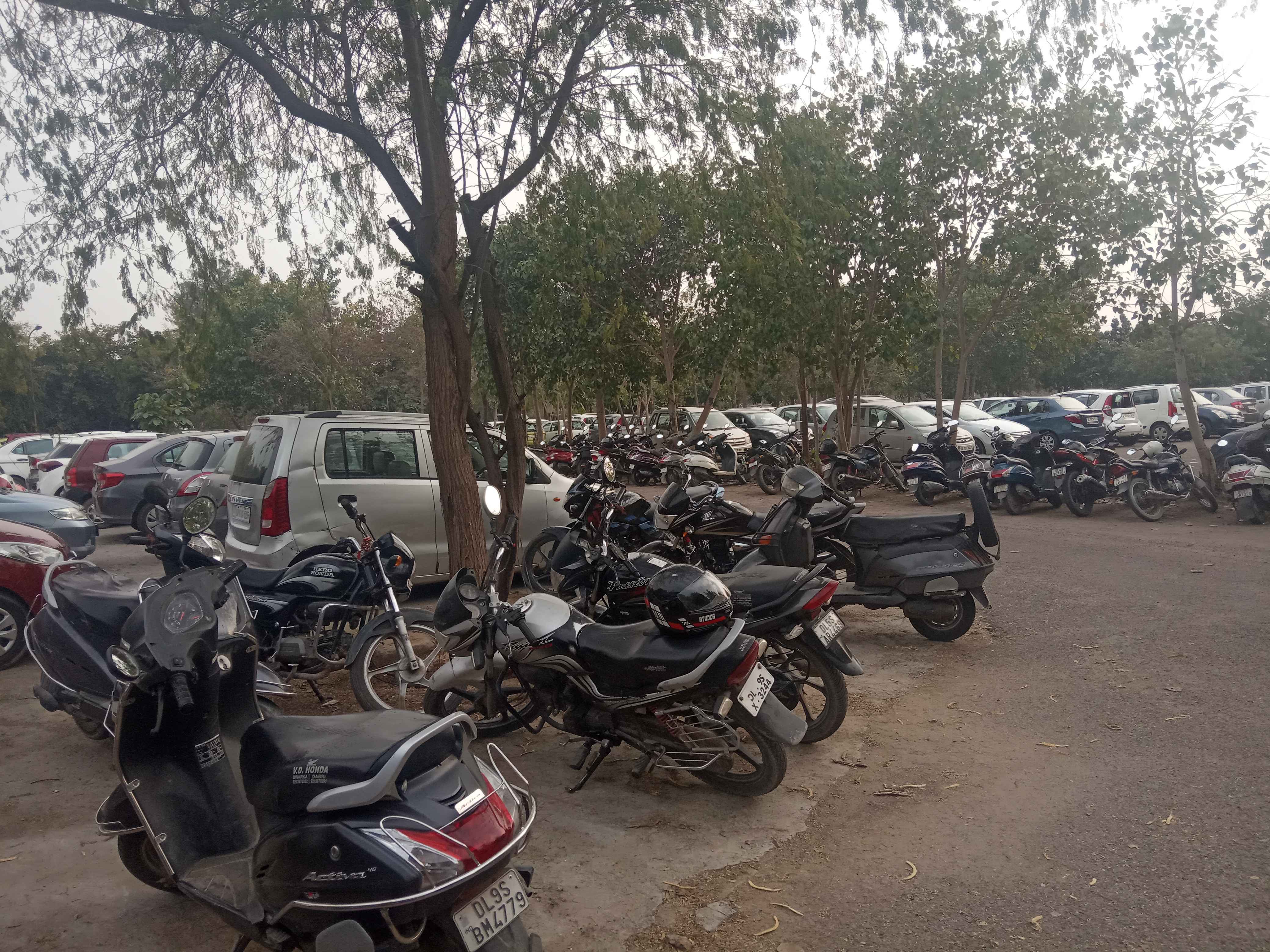 dwarka sector 9 metro station parking In New Delhi