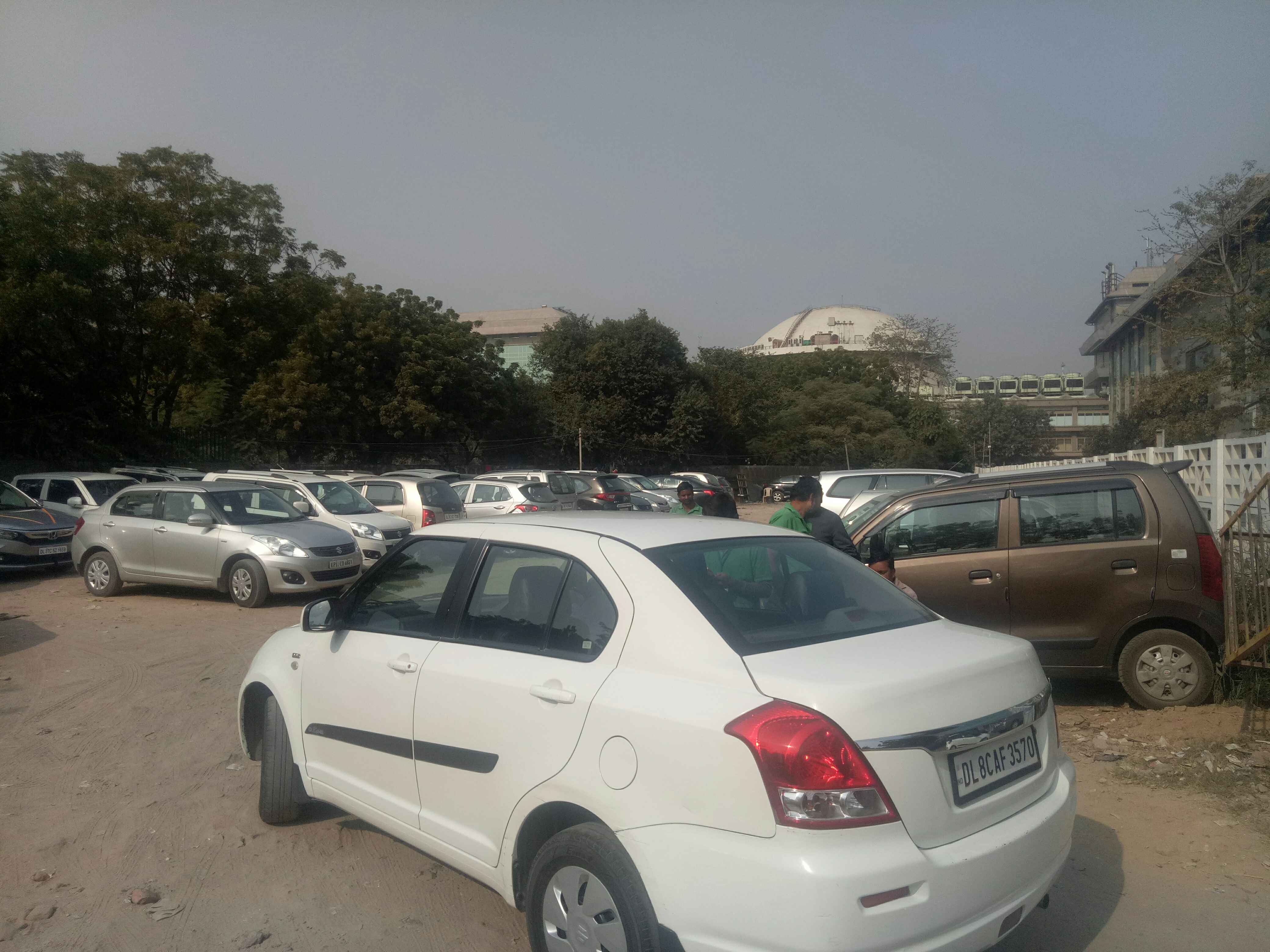 kabristan district centre saket parking In Delhi