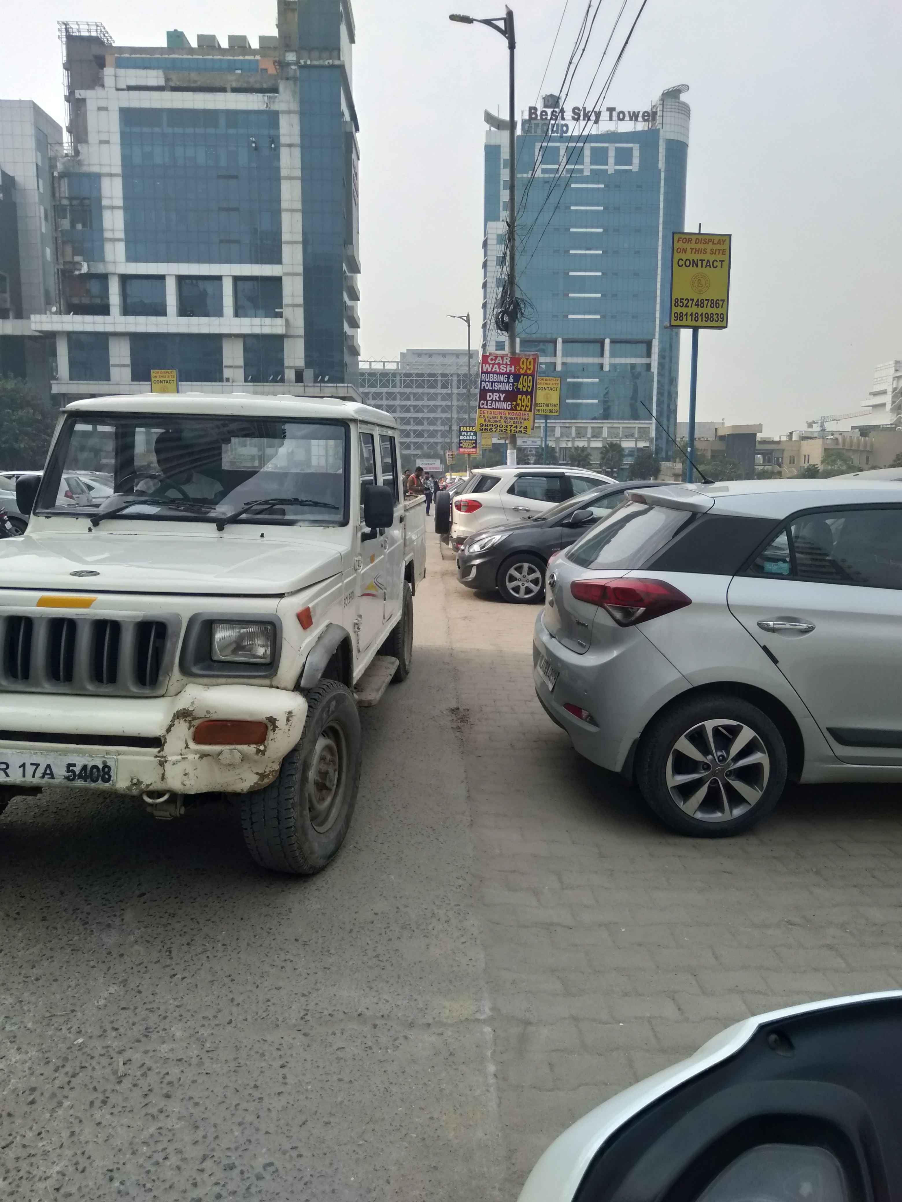 gopal heights nsp point 16 parking In Dehli