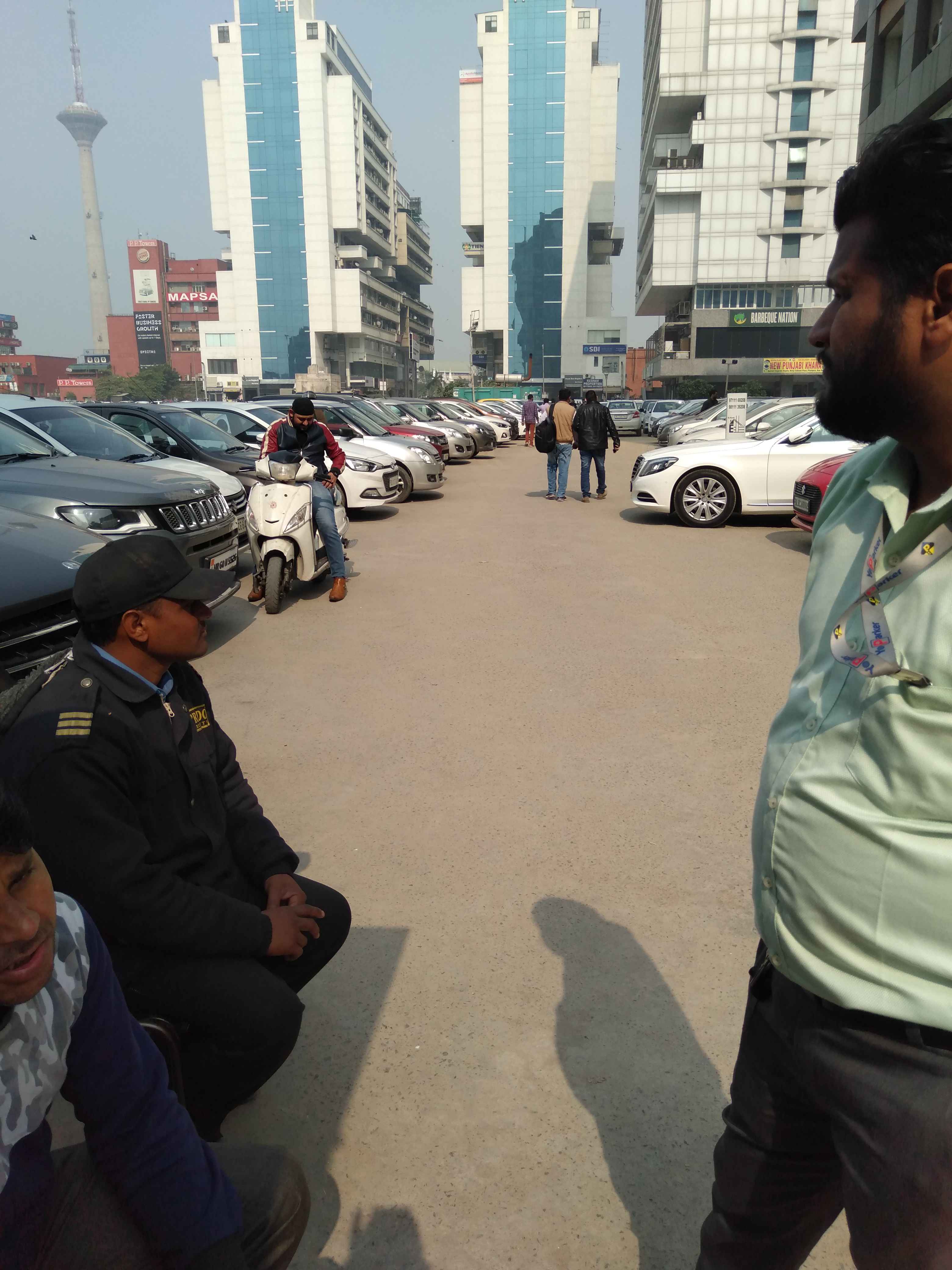 rg trade tower nsp point 15 parking In Dehli