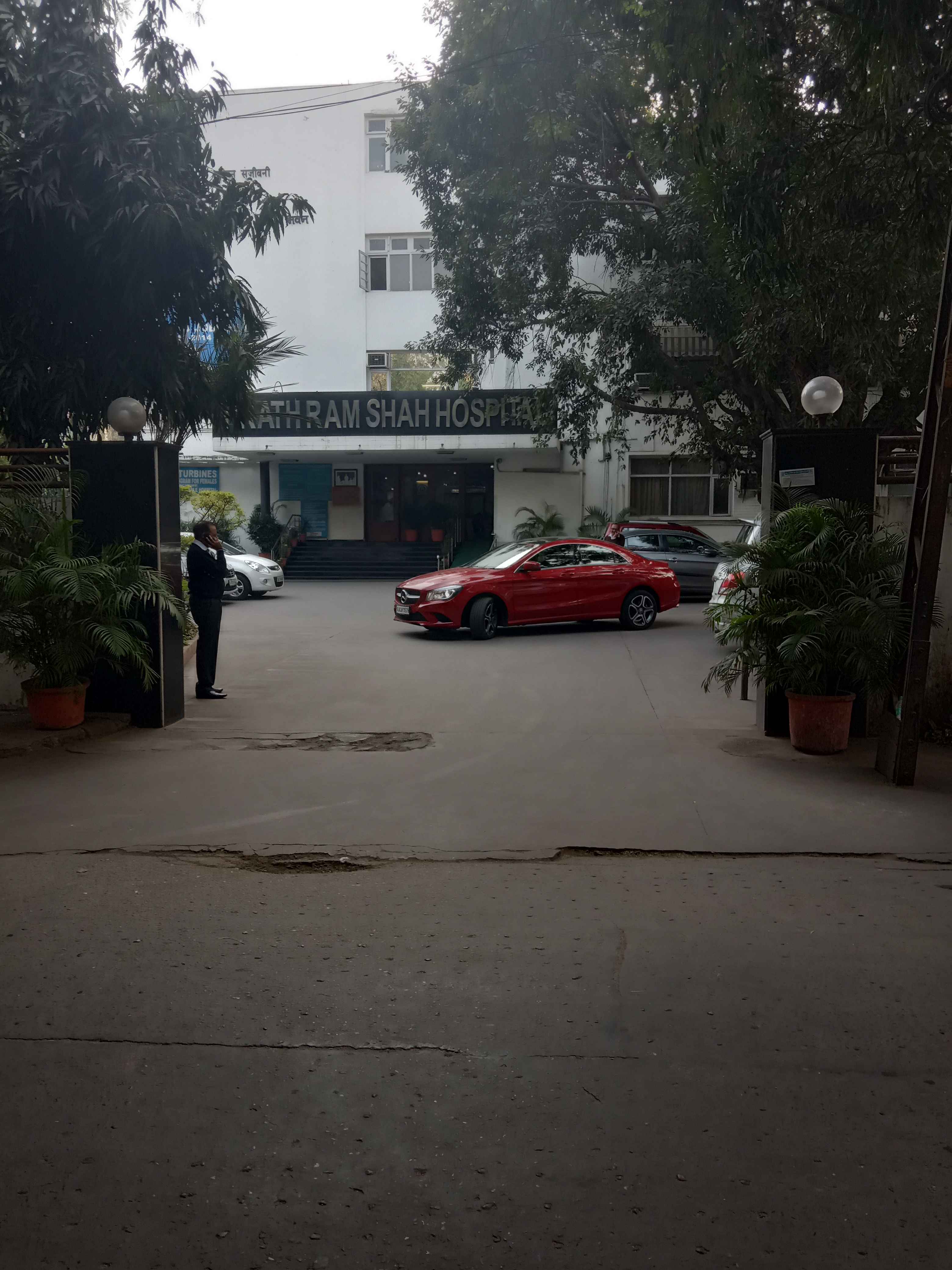 Tiratram shah hospital two battery line MCD parking