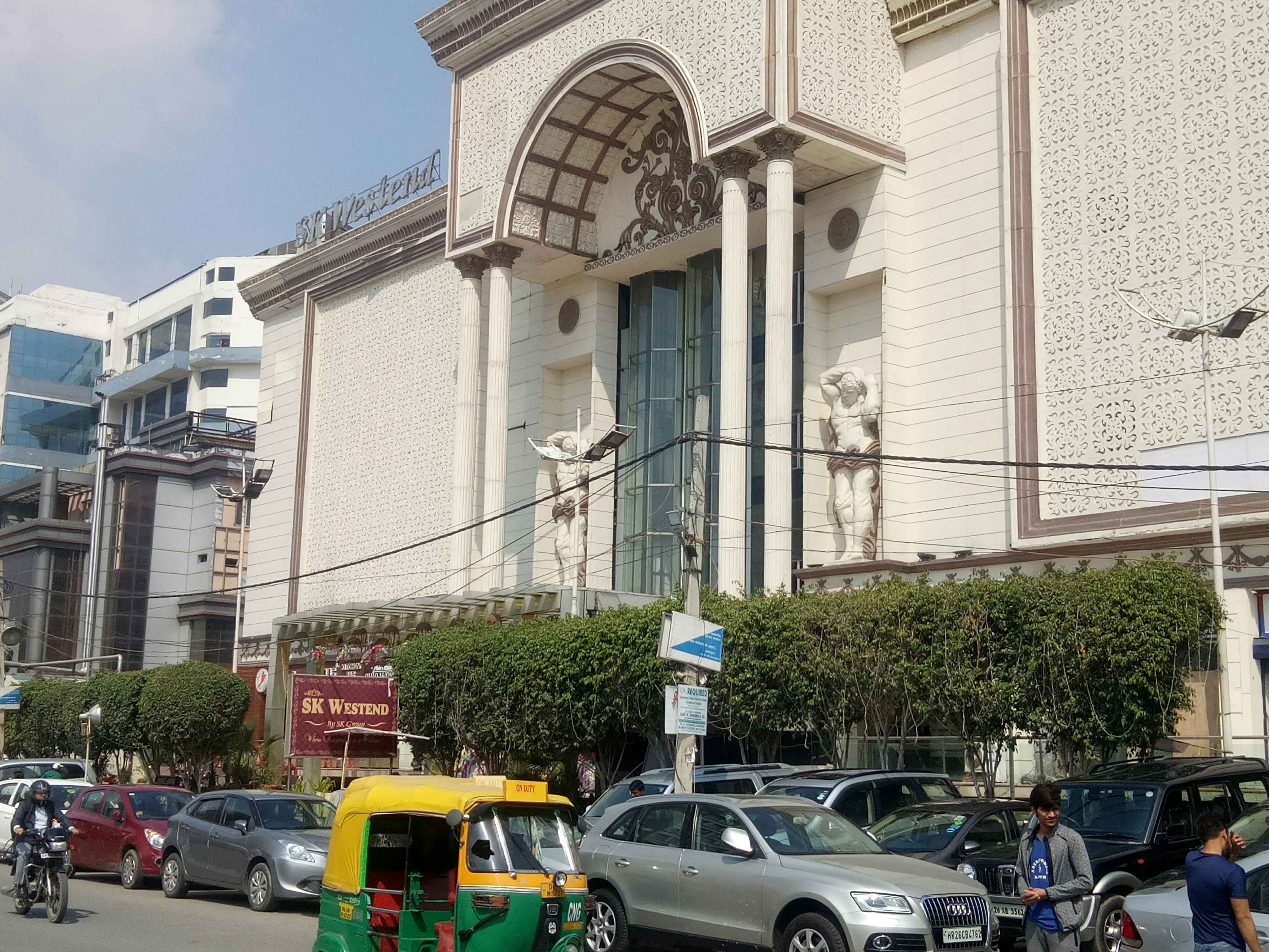 sk westend bancet dc janakpuri parking In Dehli