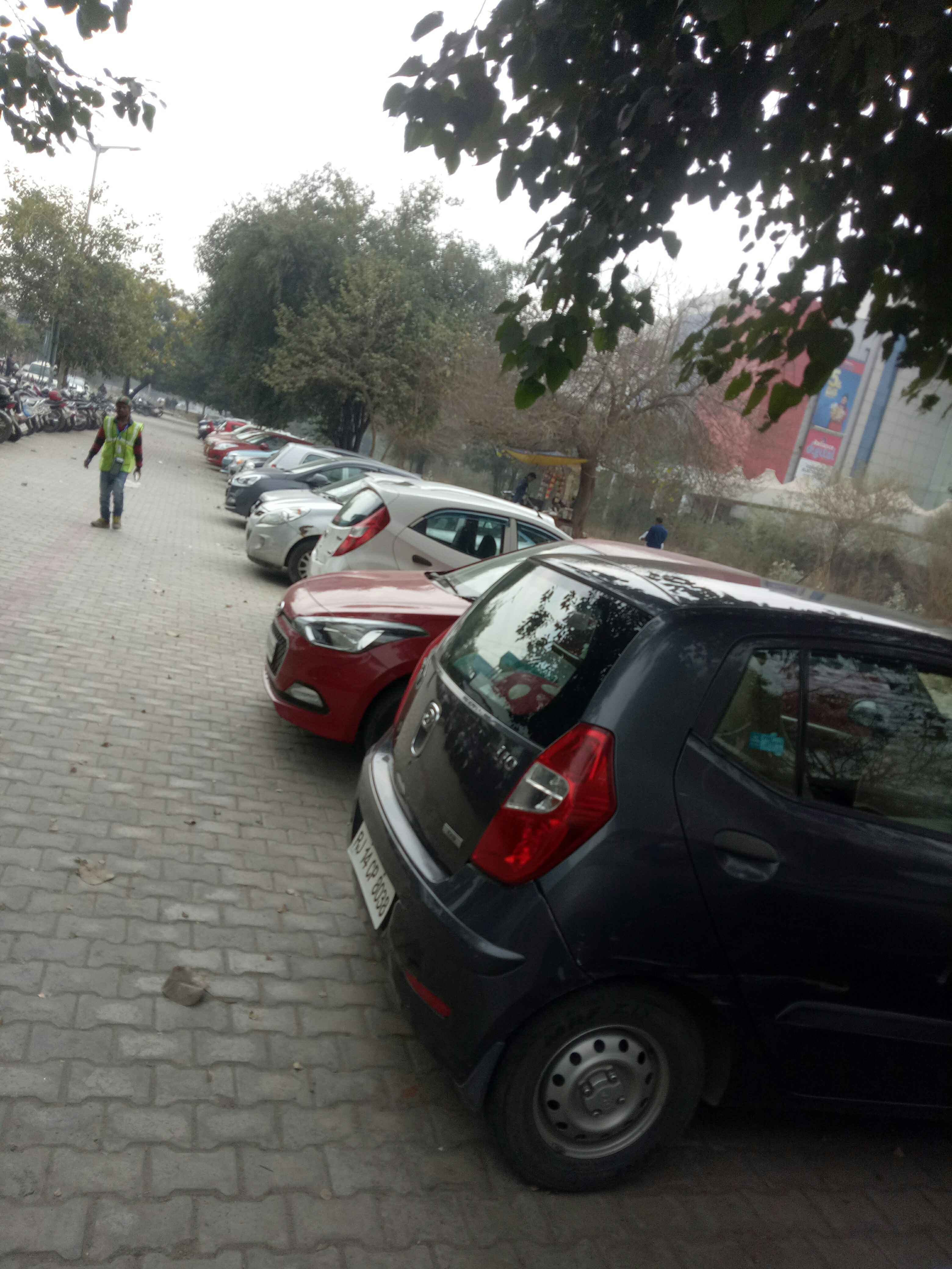 dwarka sector 13 plot 3 metro parking