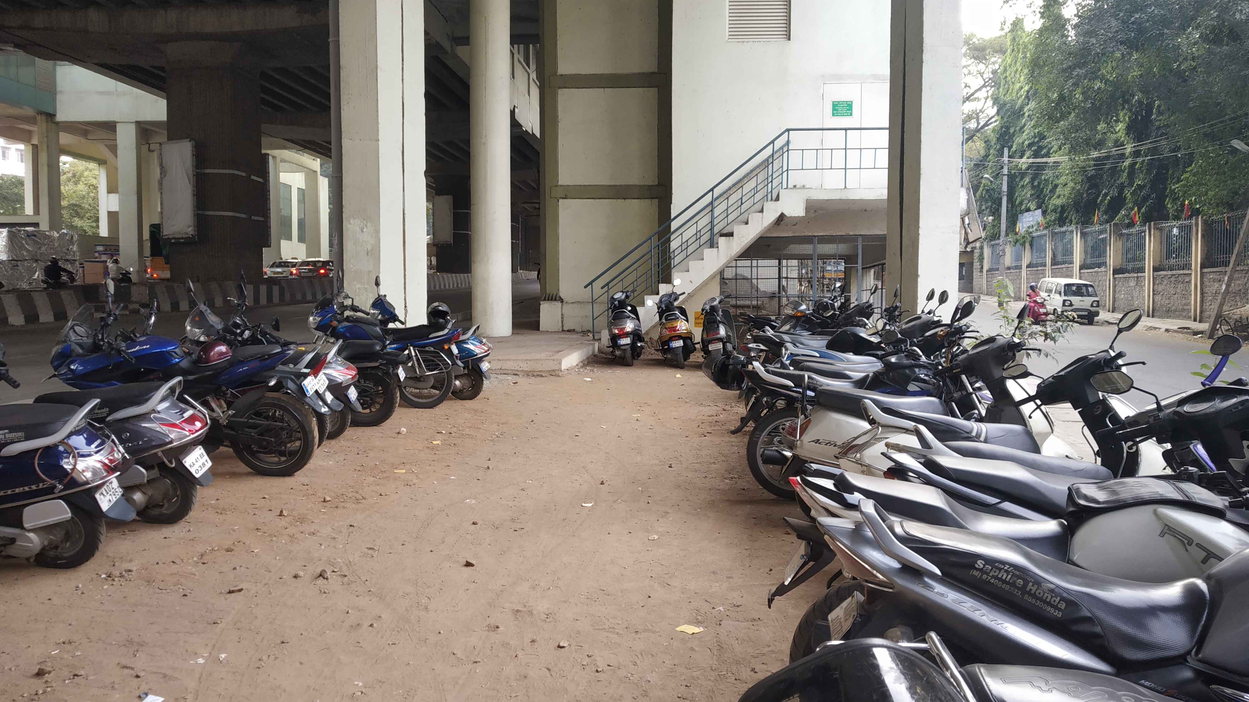 Hosahalli Metro Rear Parking In Bangalore
