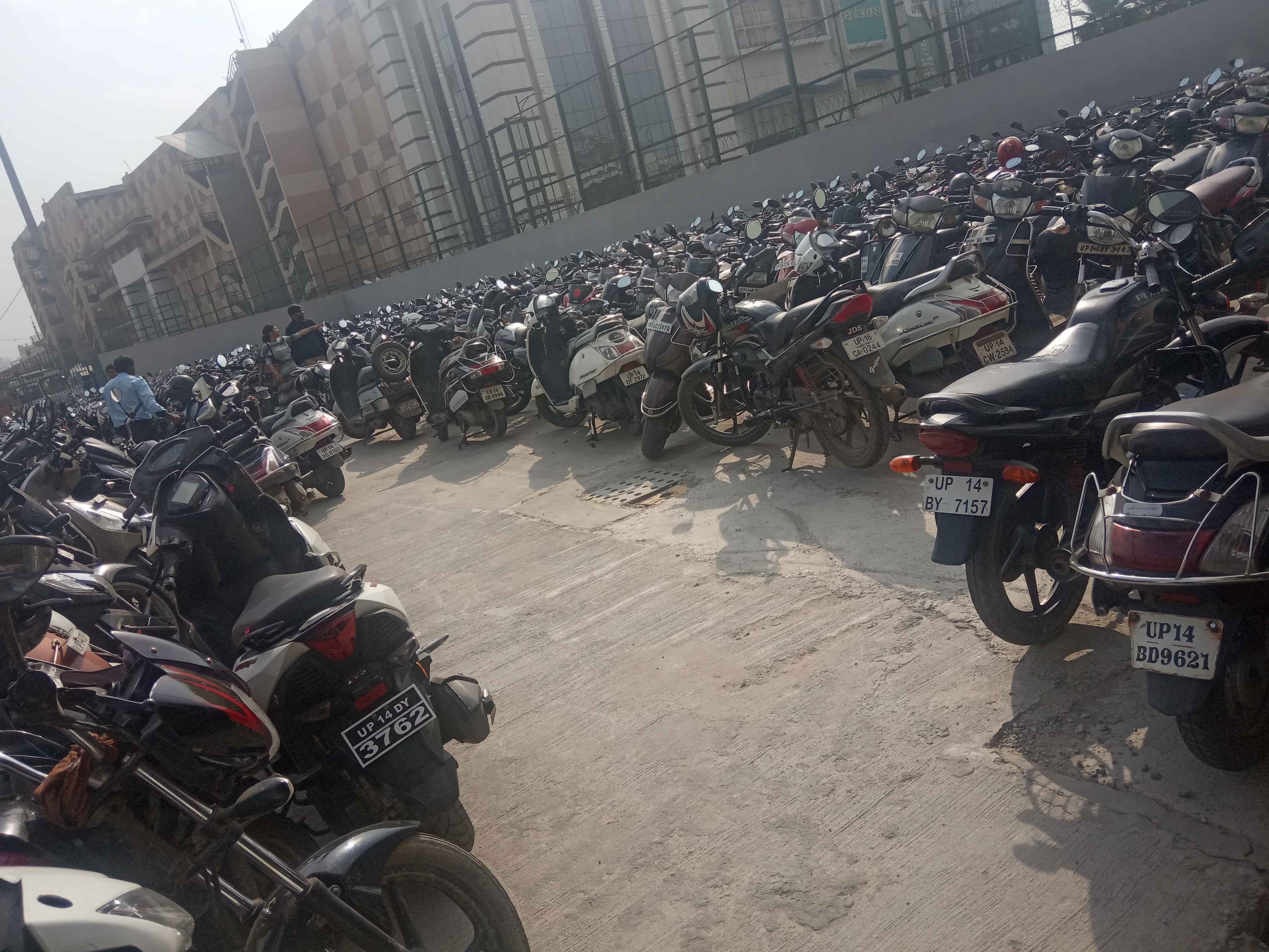 new bus adda metro station parking In Ghaziabad