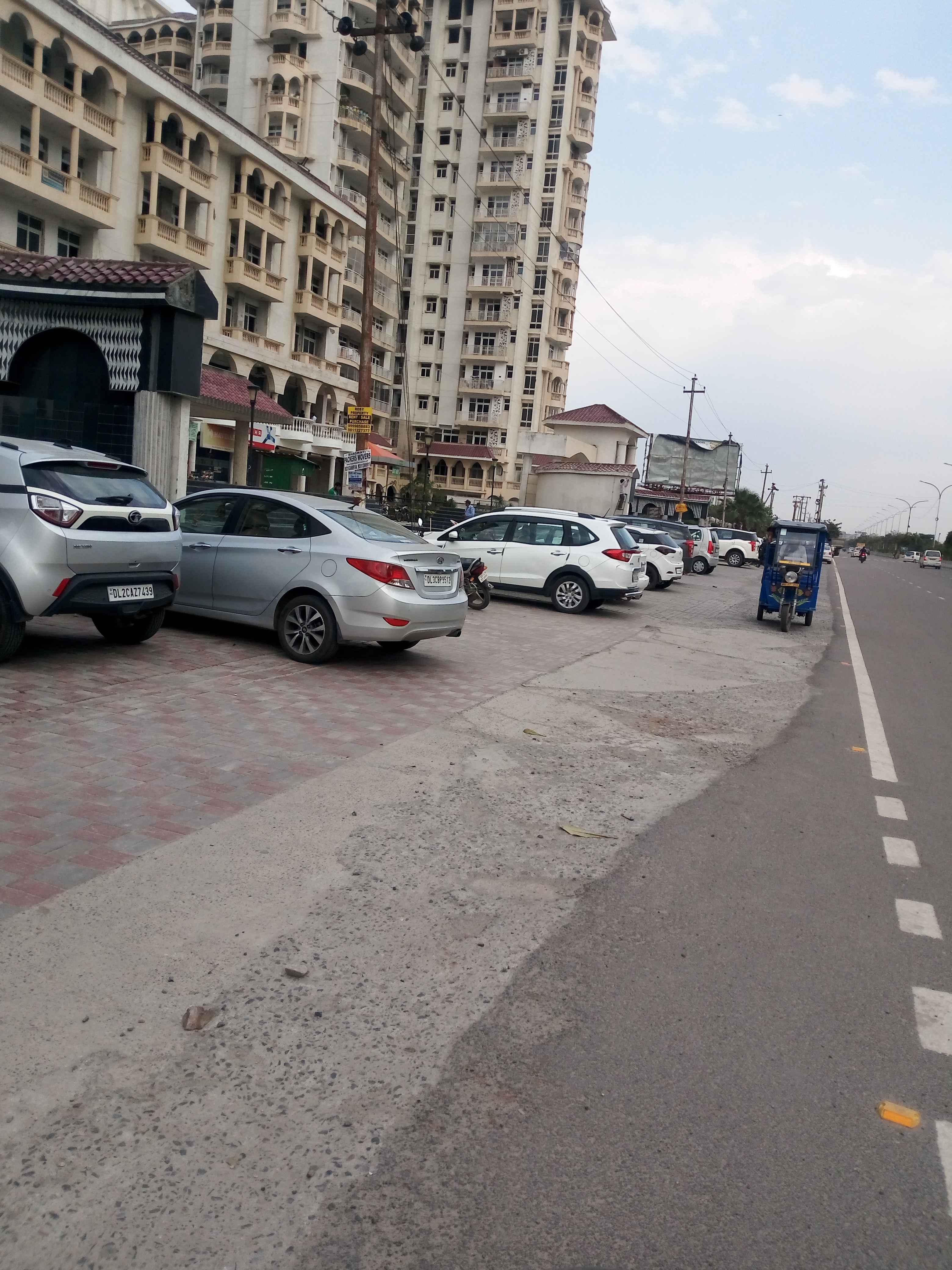 nri residence parking In Aberdeen