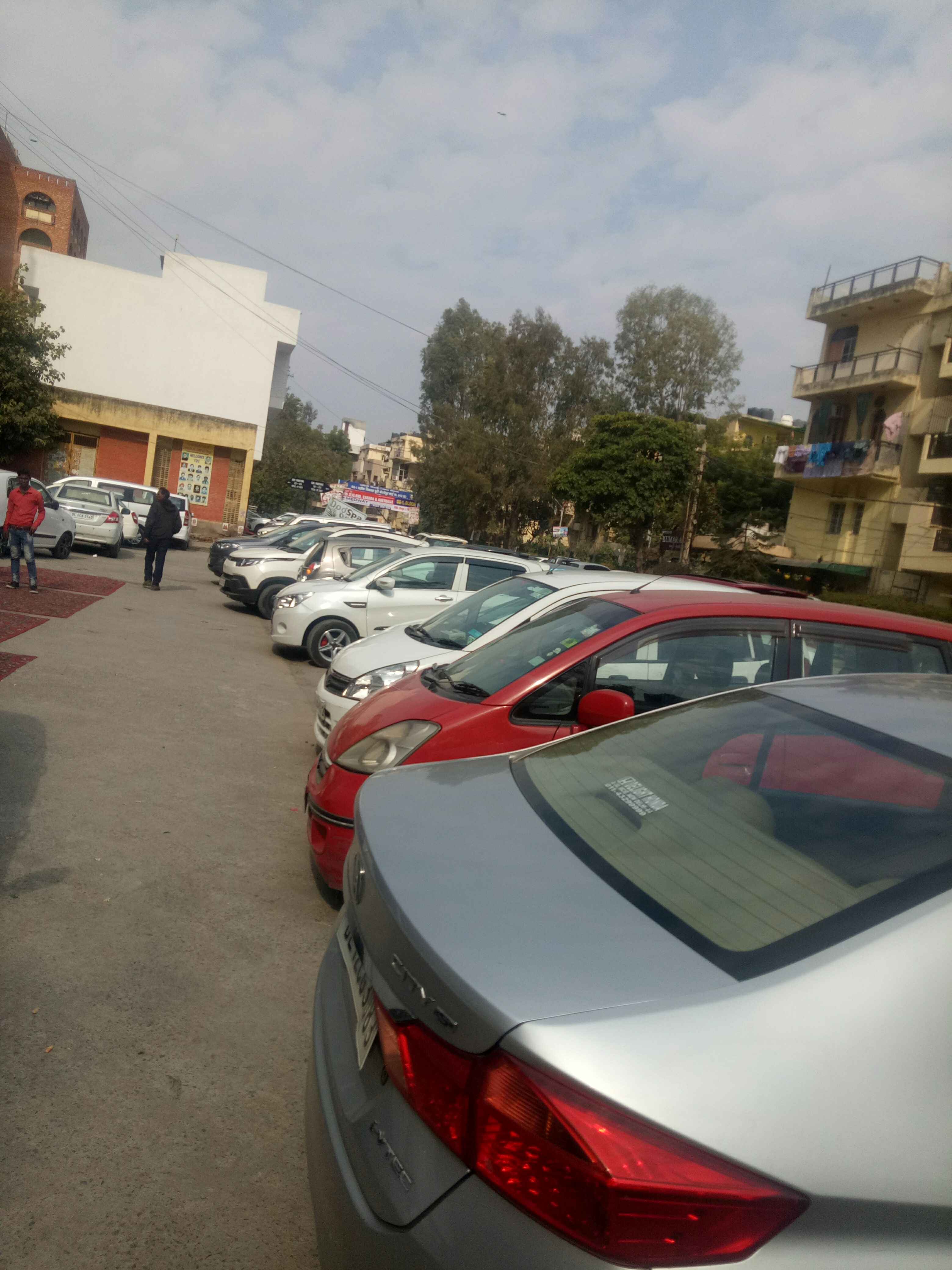 mother dairy gate no 2 parking vikas puri