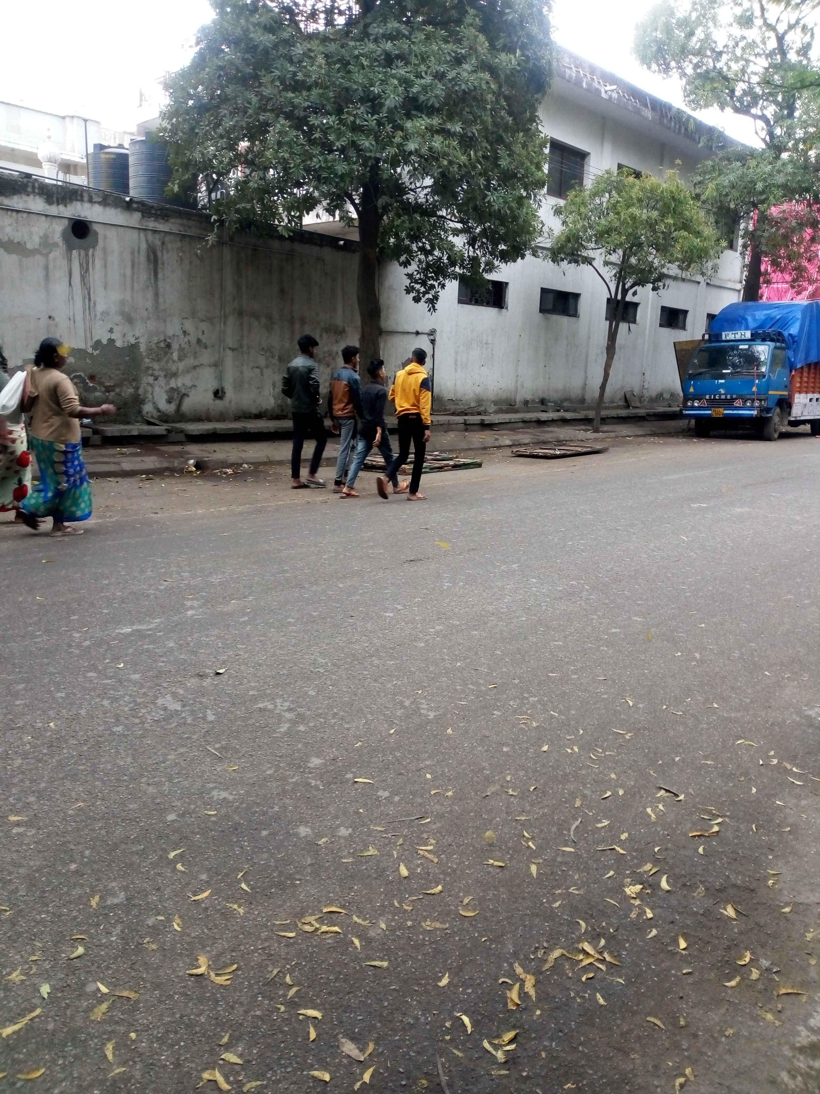trilokpuri gurudwara parking In Alipur
