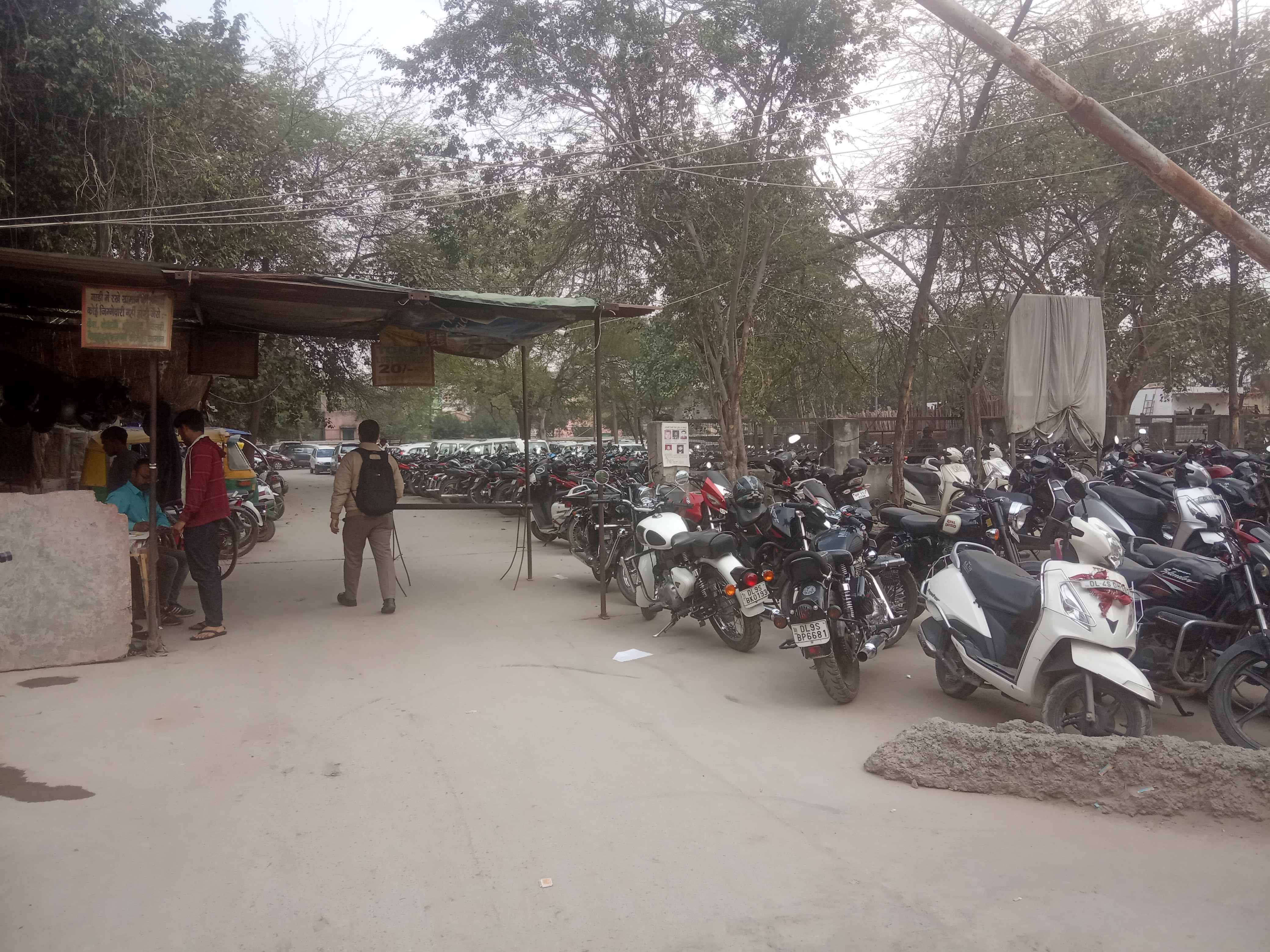 dwarka Metro station parking