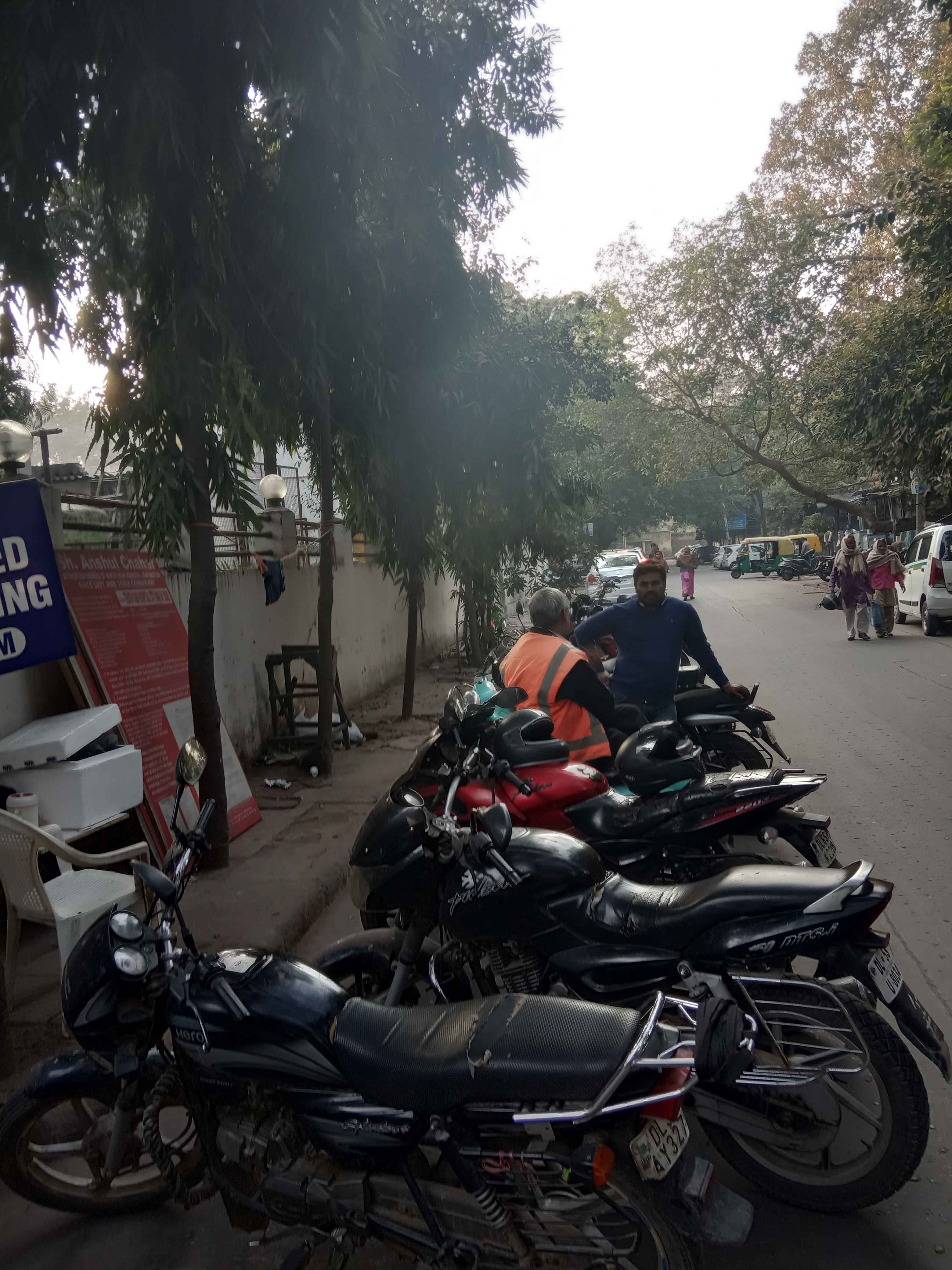 Tiratram shah hospital two battery line MCD parking In New Delhi
