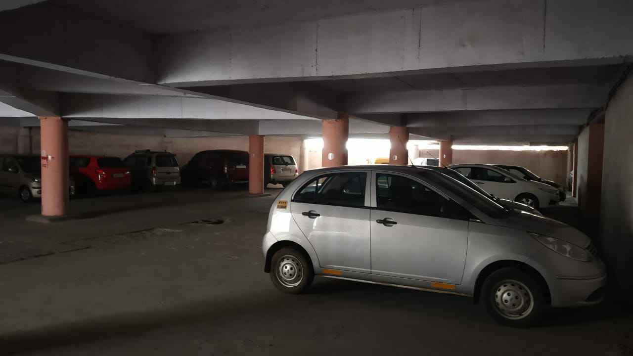 KSR back gate 4 wheeler parking In Bangalore