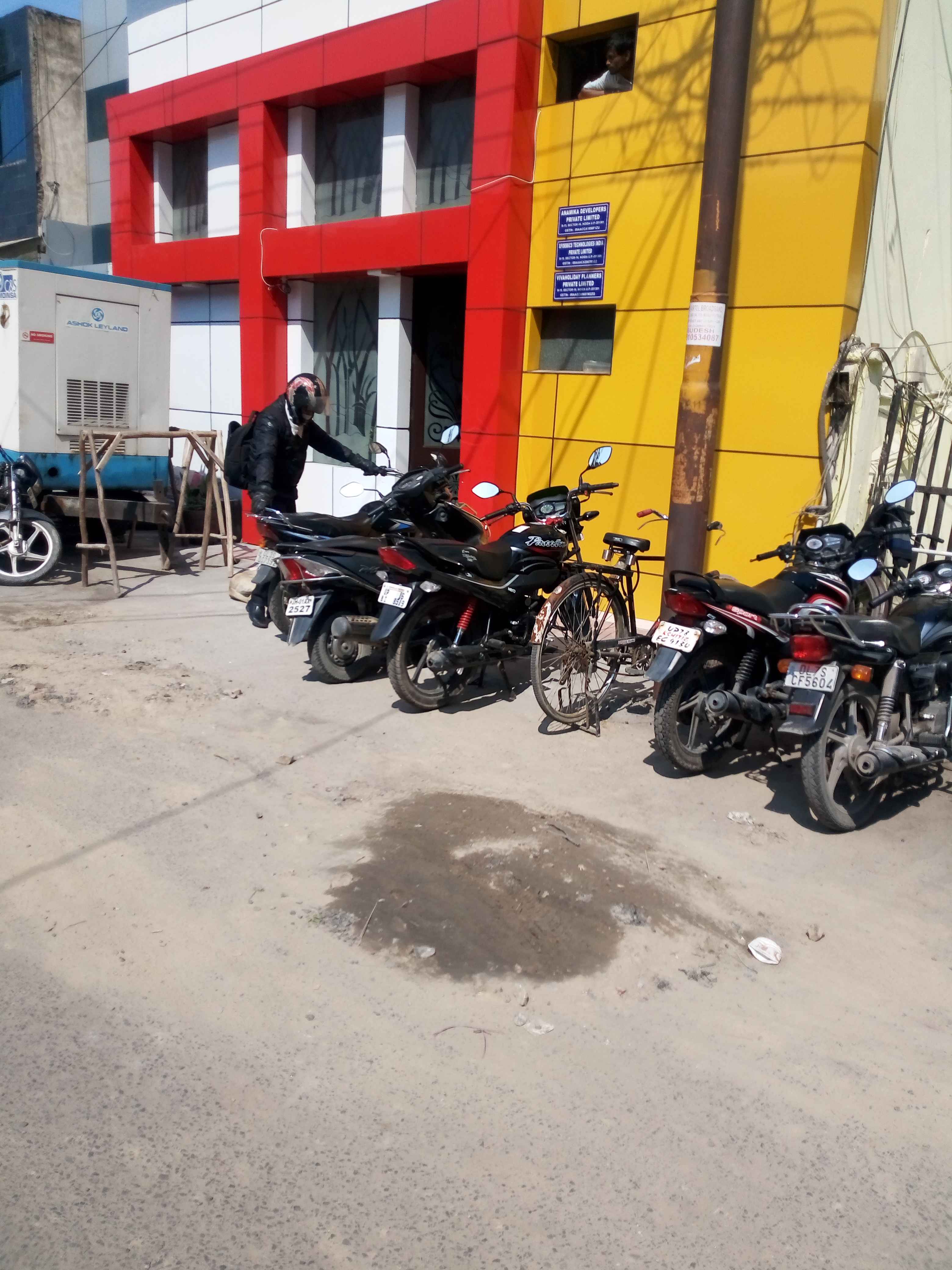 AB 18 sector 16 noida parking In Aberdeen