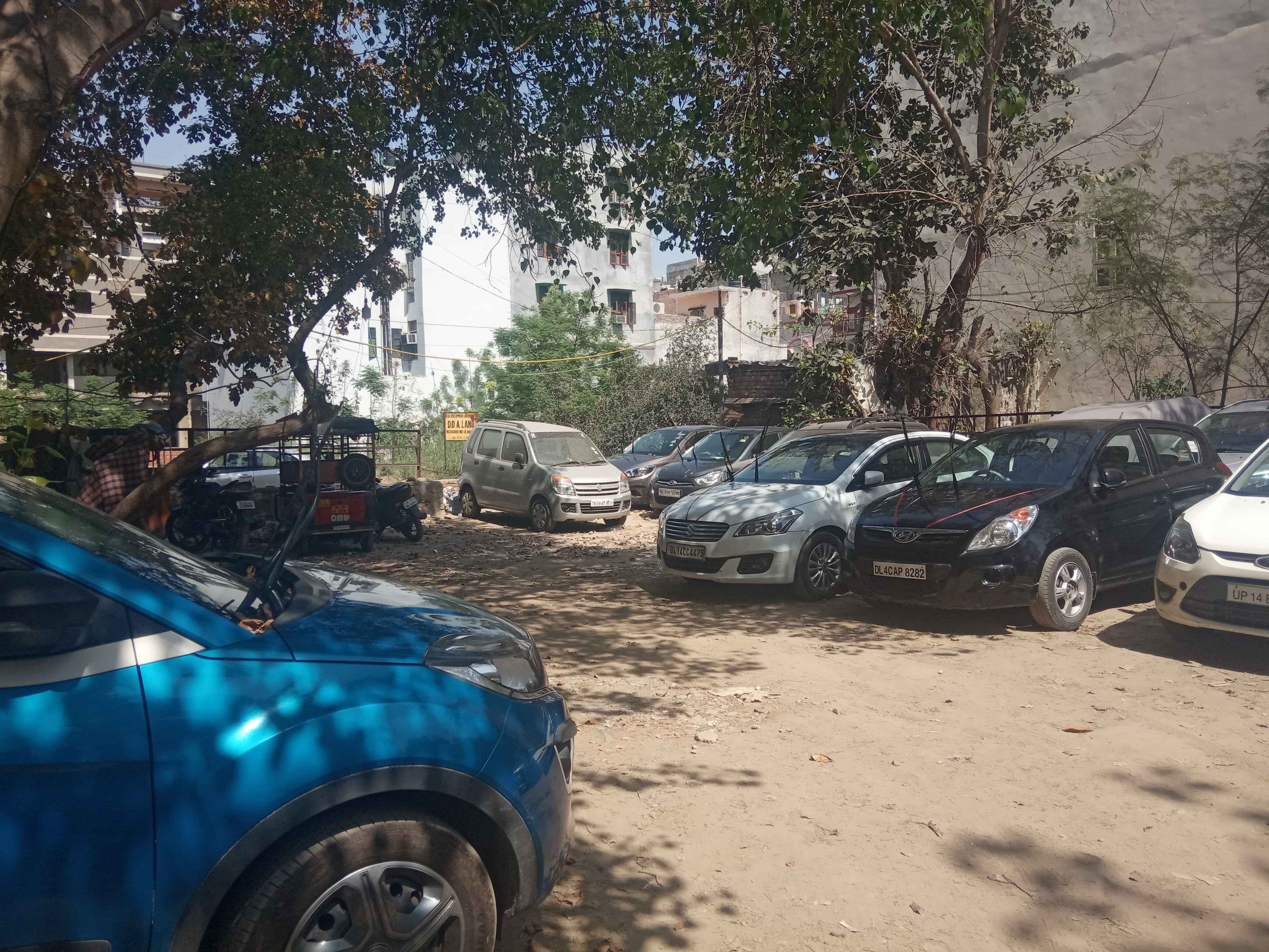 mayur vihar phase 1 EDMC parking lot In New Delhi