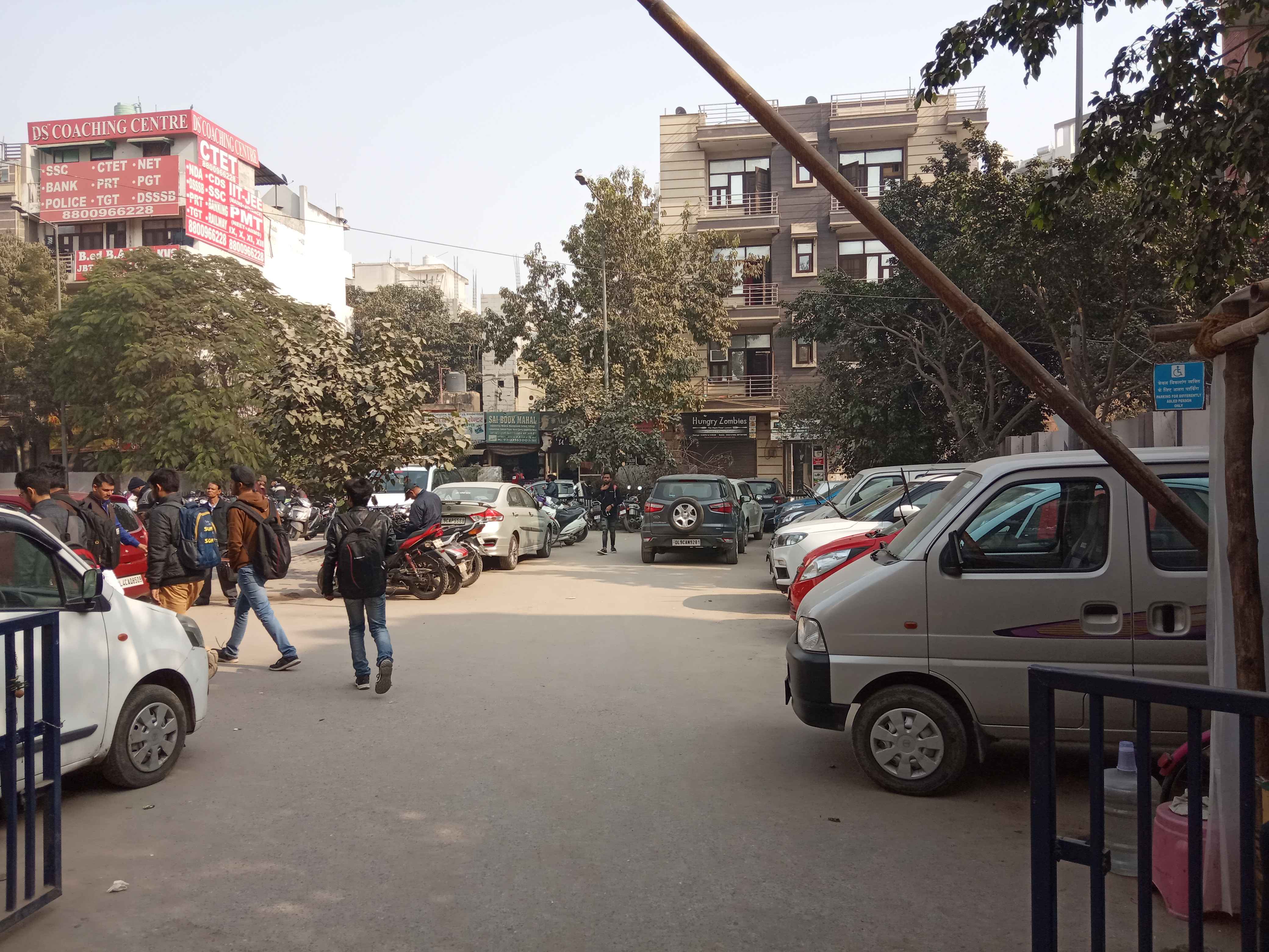 dwarka more metro station parking gate no 2