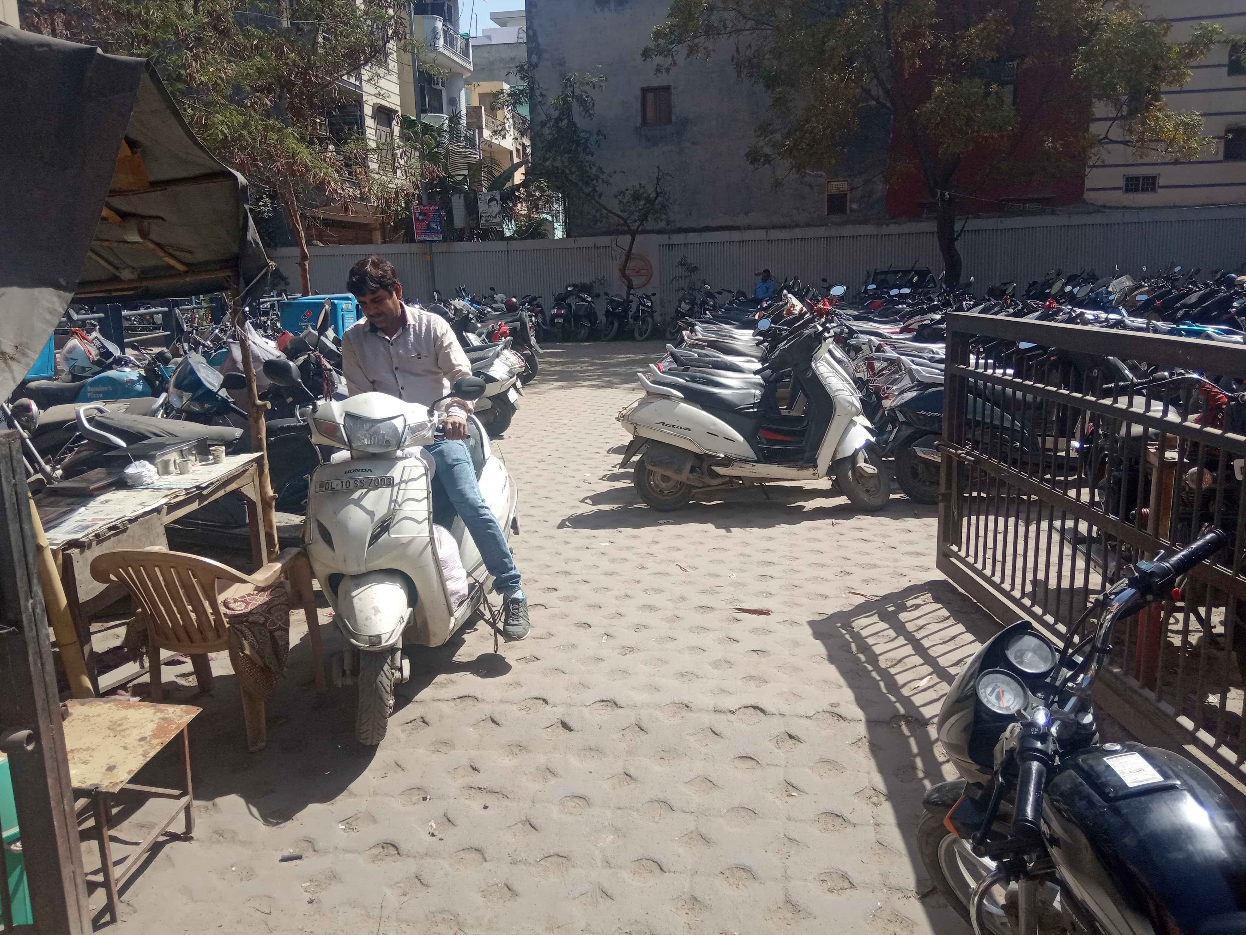 uttam Nagar west Metro station parking lot