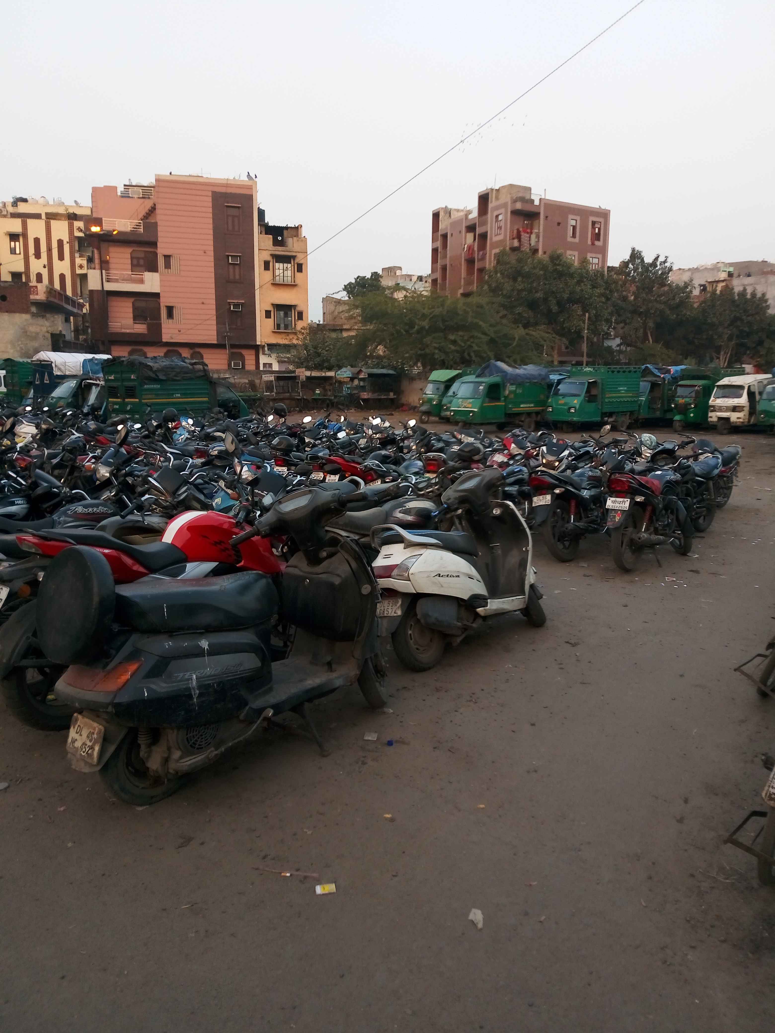 shadhra railway station parking In Shahdara
