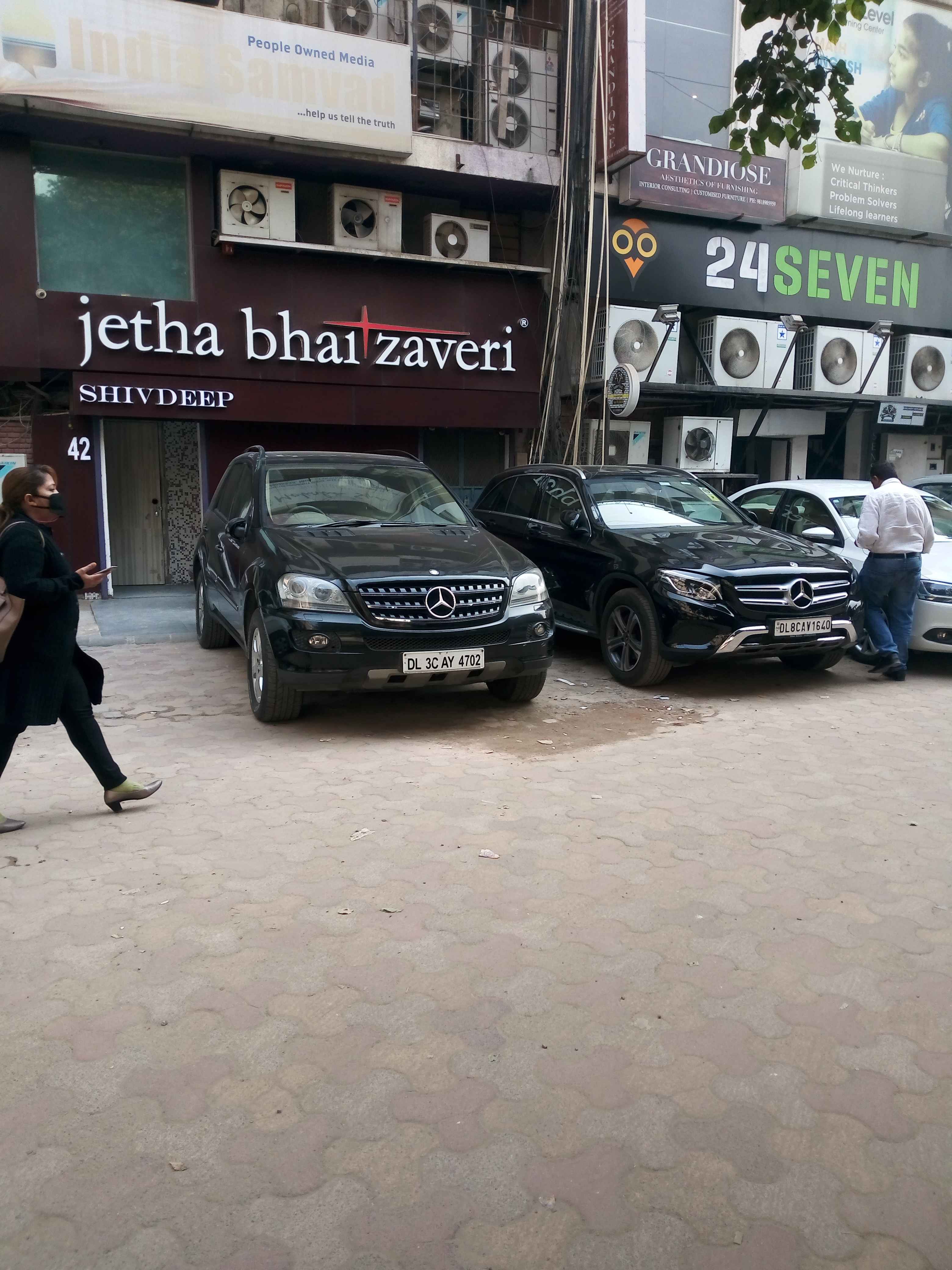 vasant vihar pvr priya parking