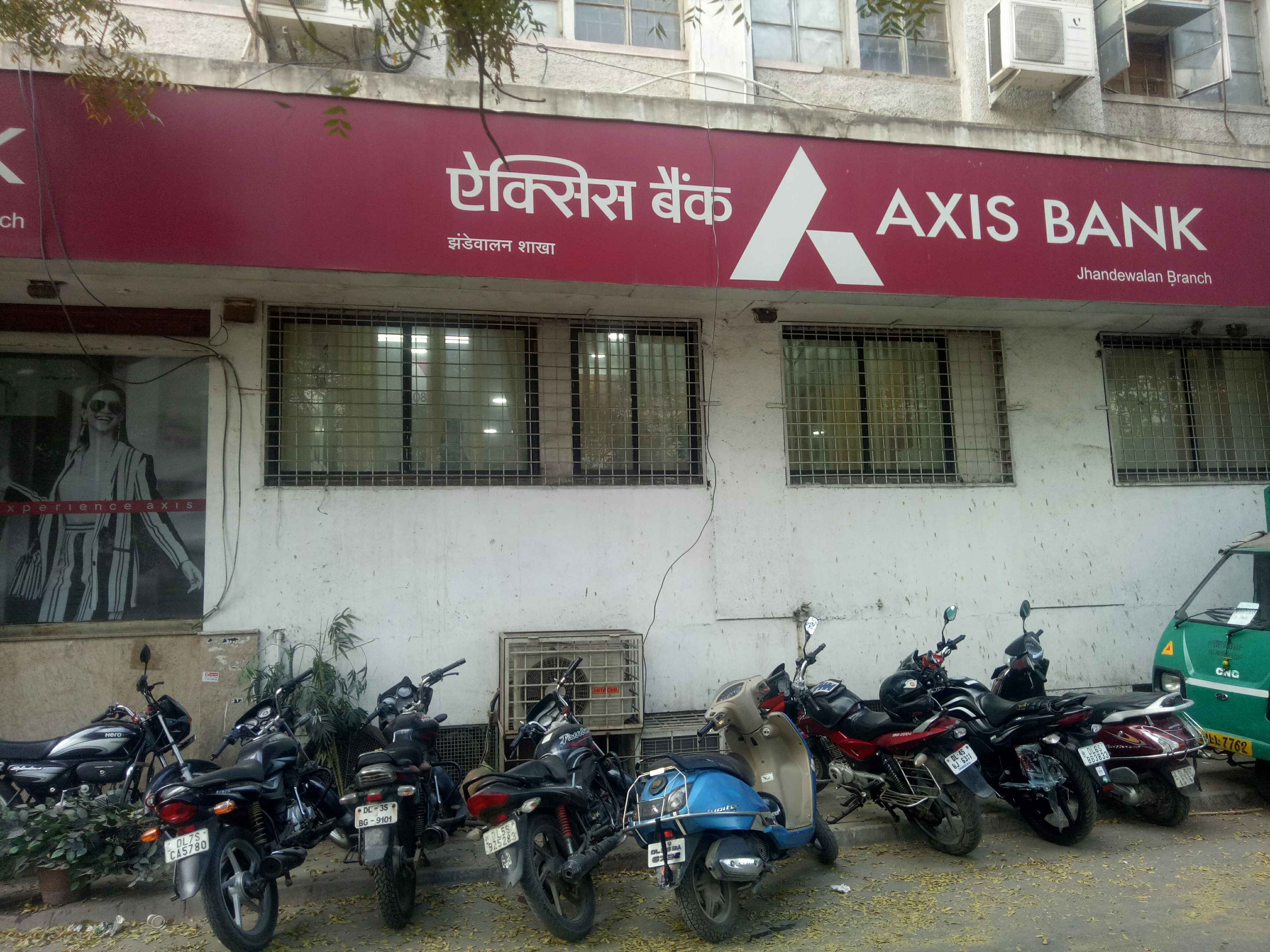 Axis Bank Jhandewal Parking 