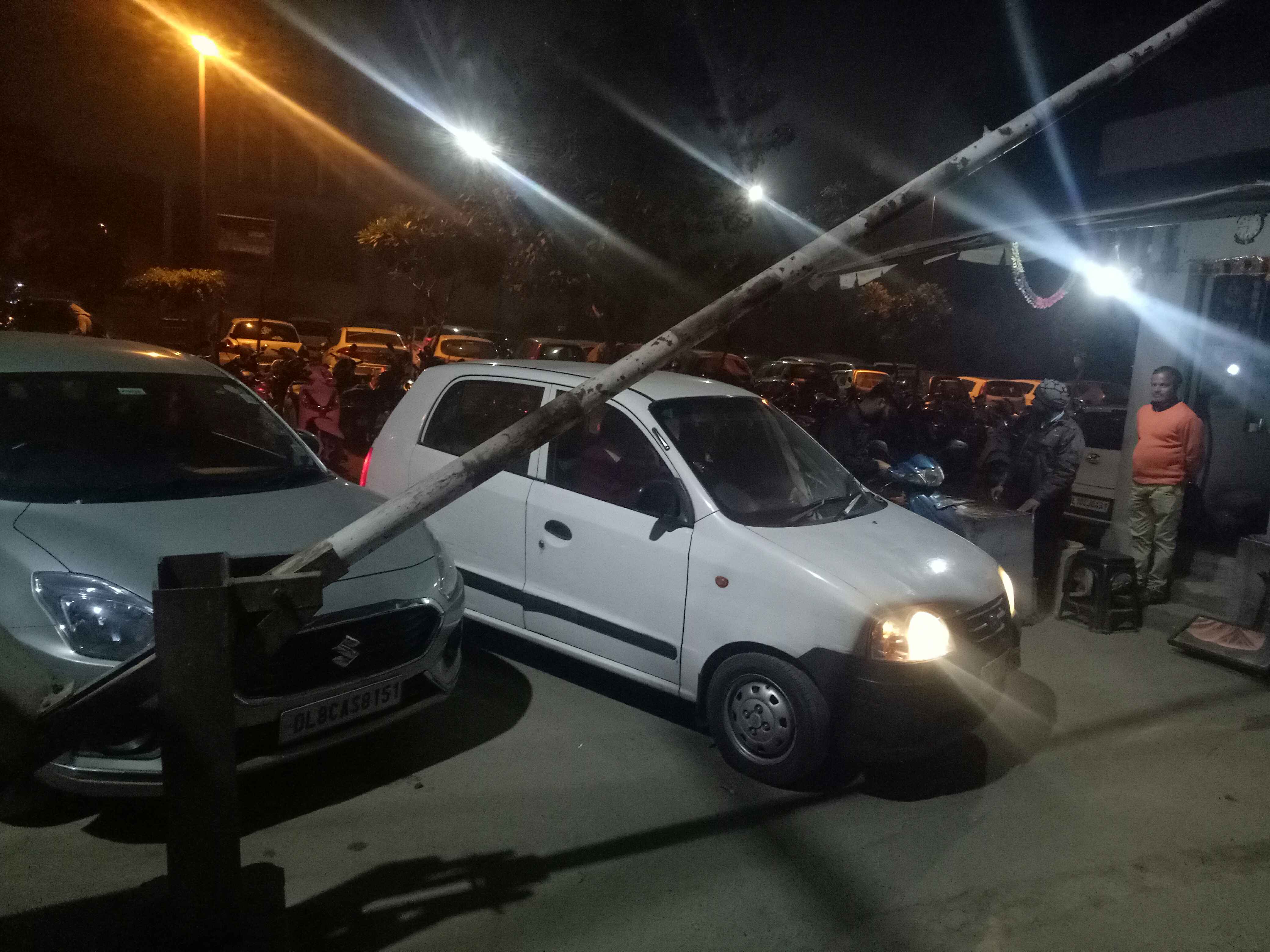 Vishwa Vidyalaya metro station parking part 1 In Dehli
