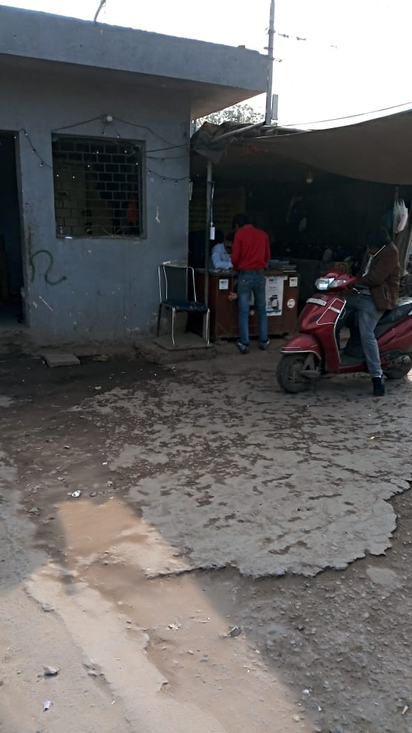 seelempur metro station parking In New Delhi