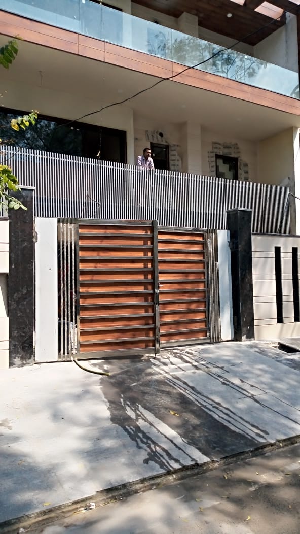 Plot no 296 sec 15 a noida parking In Noida