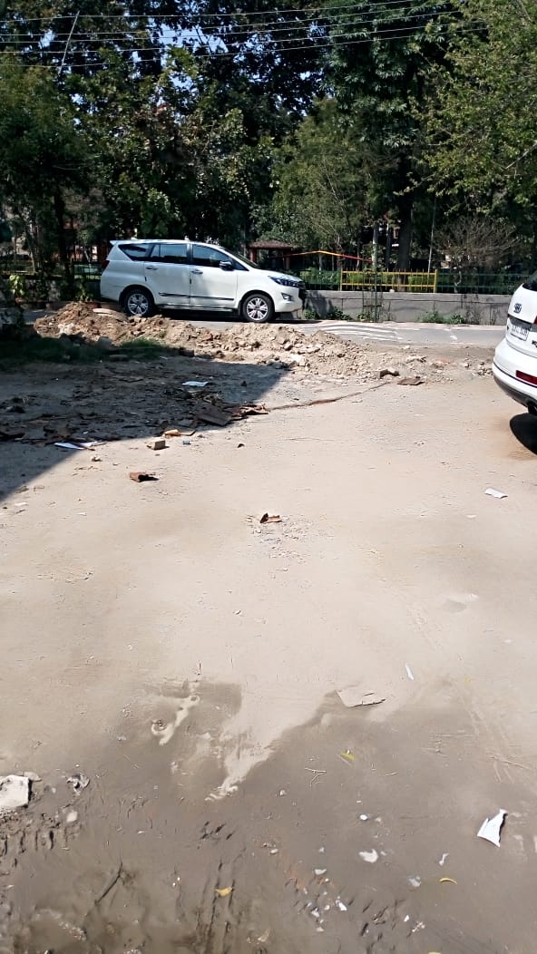 Plot no 288b 15 noida parking In Noida