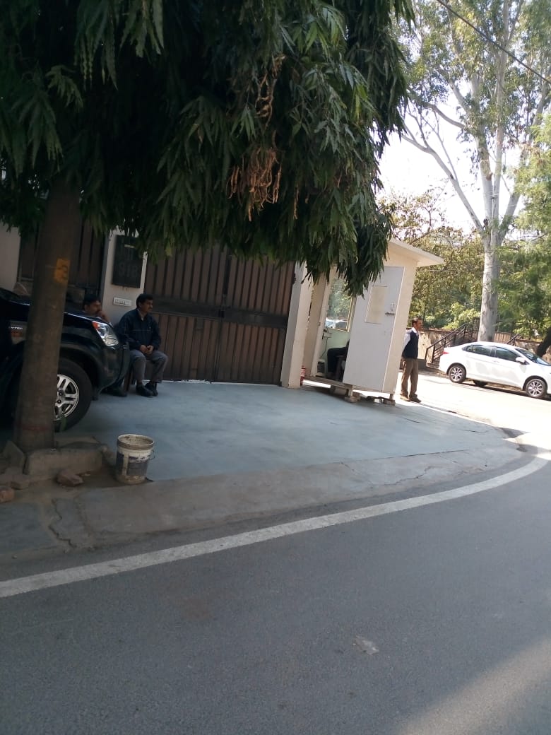 d 318 defence colony parking In New Delhi
