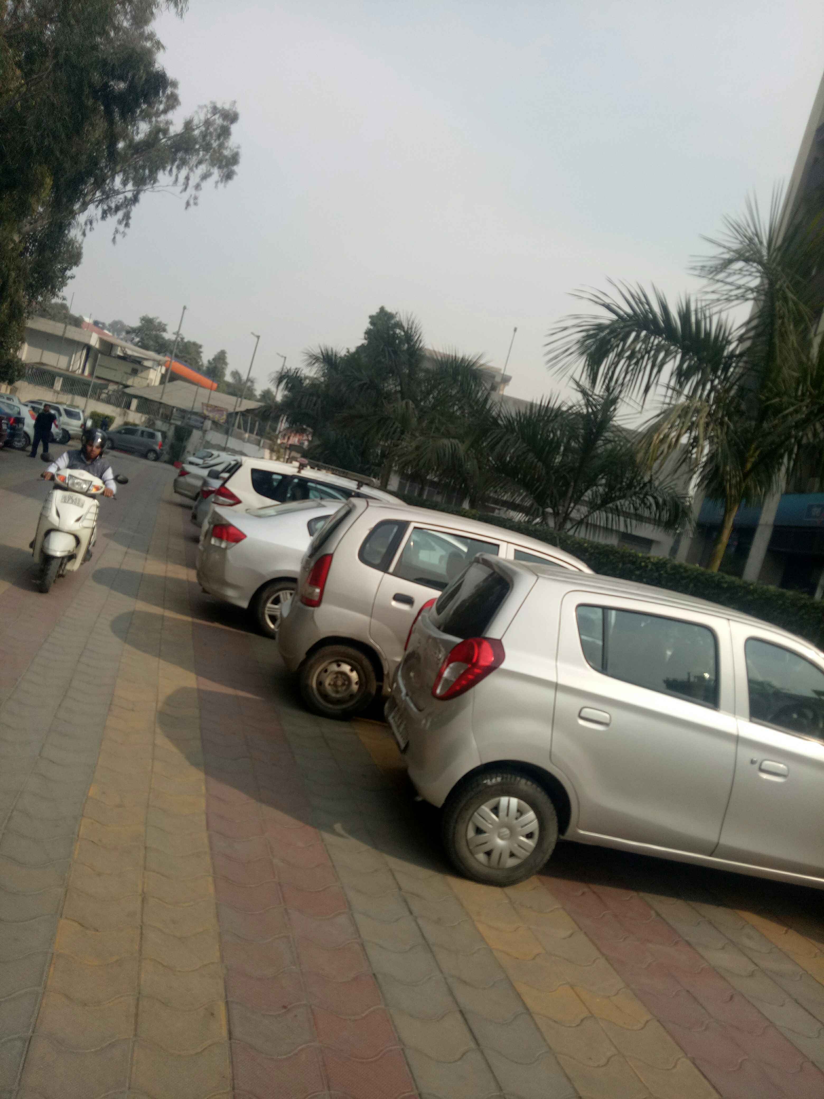 rajendara arihant tower janakpuri parking In Dehli