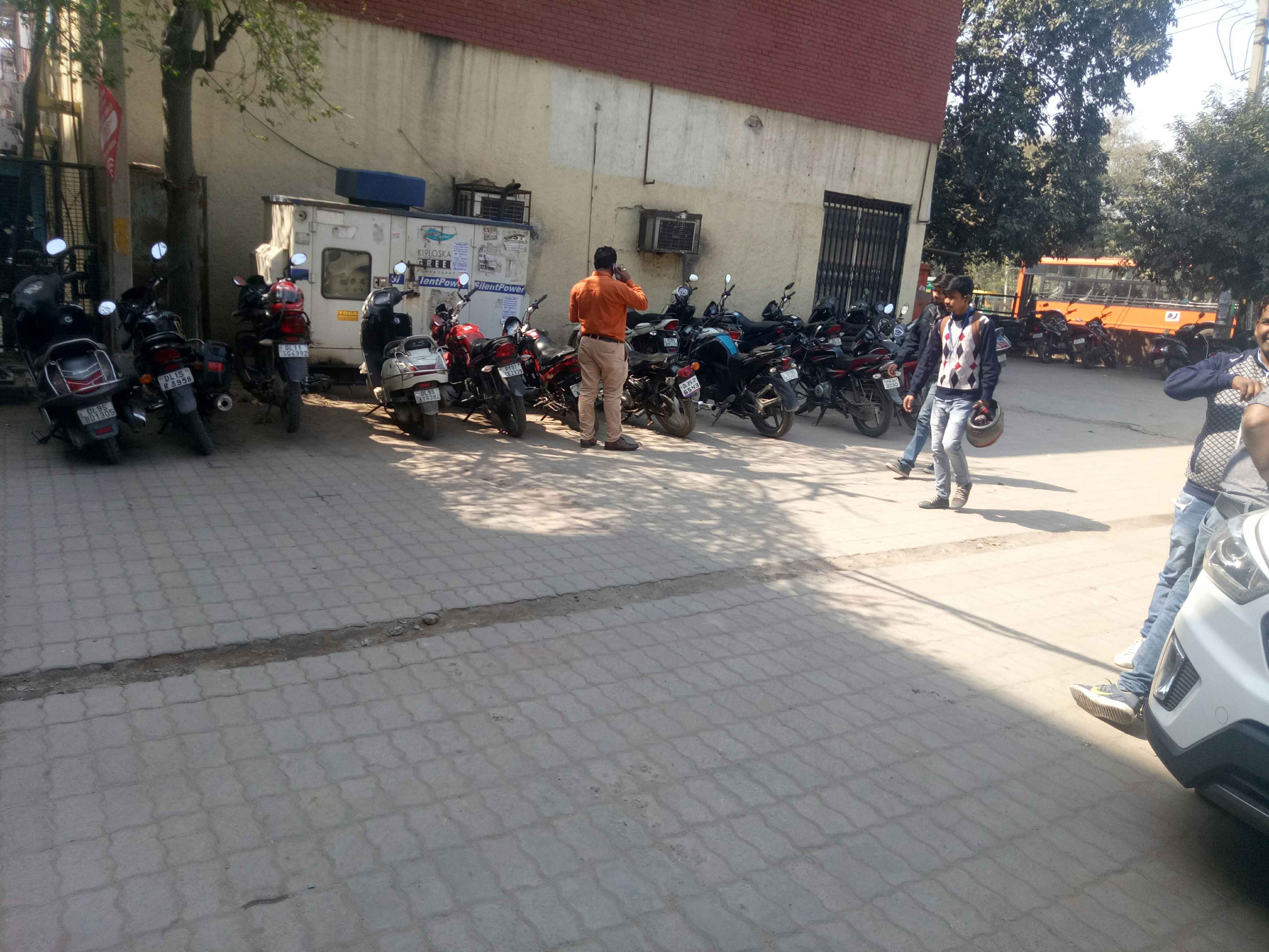 maya puri parking gate no 5