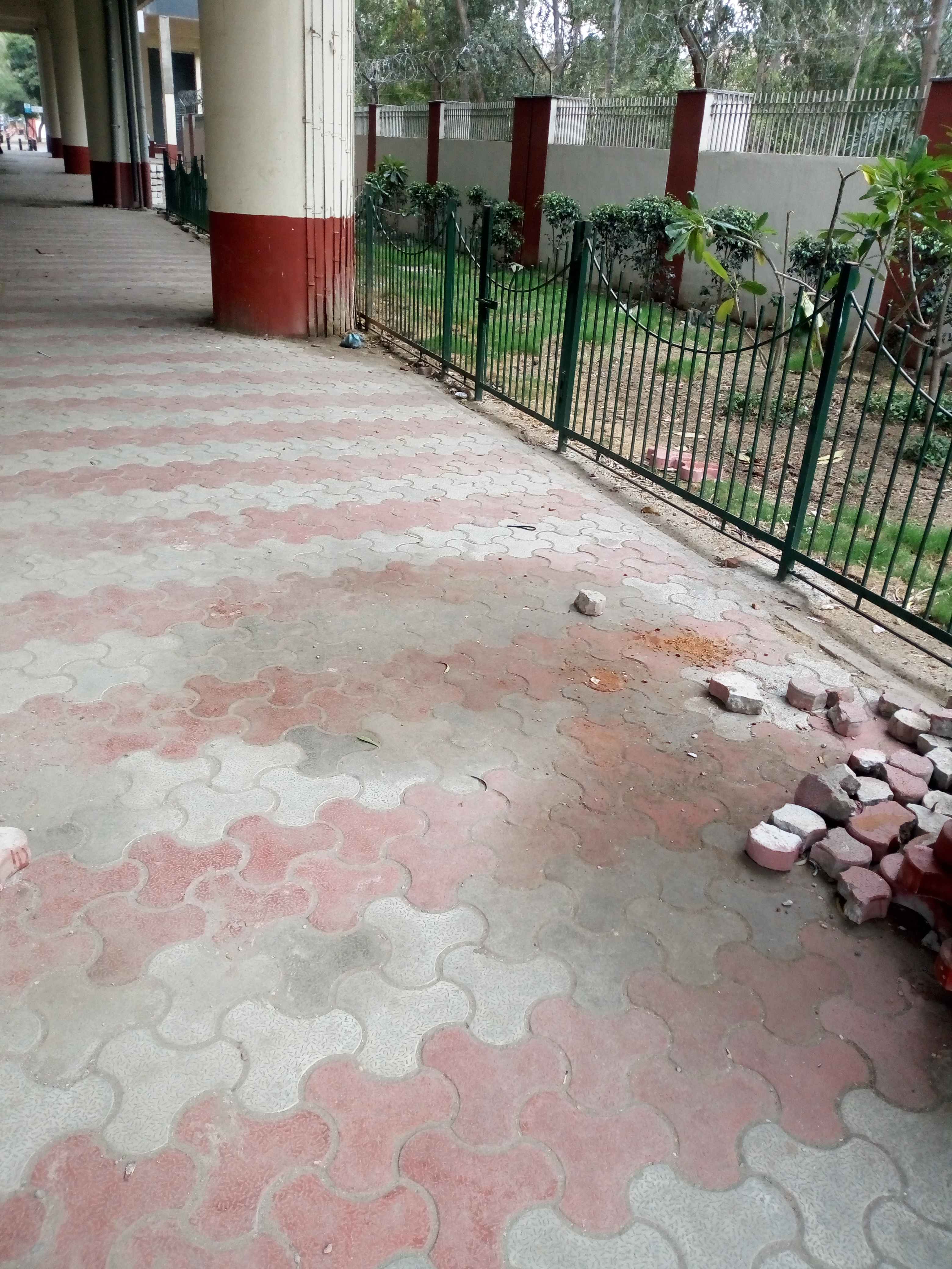 mayur vihar pocket 1 parking In Alipur