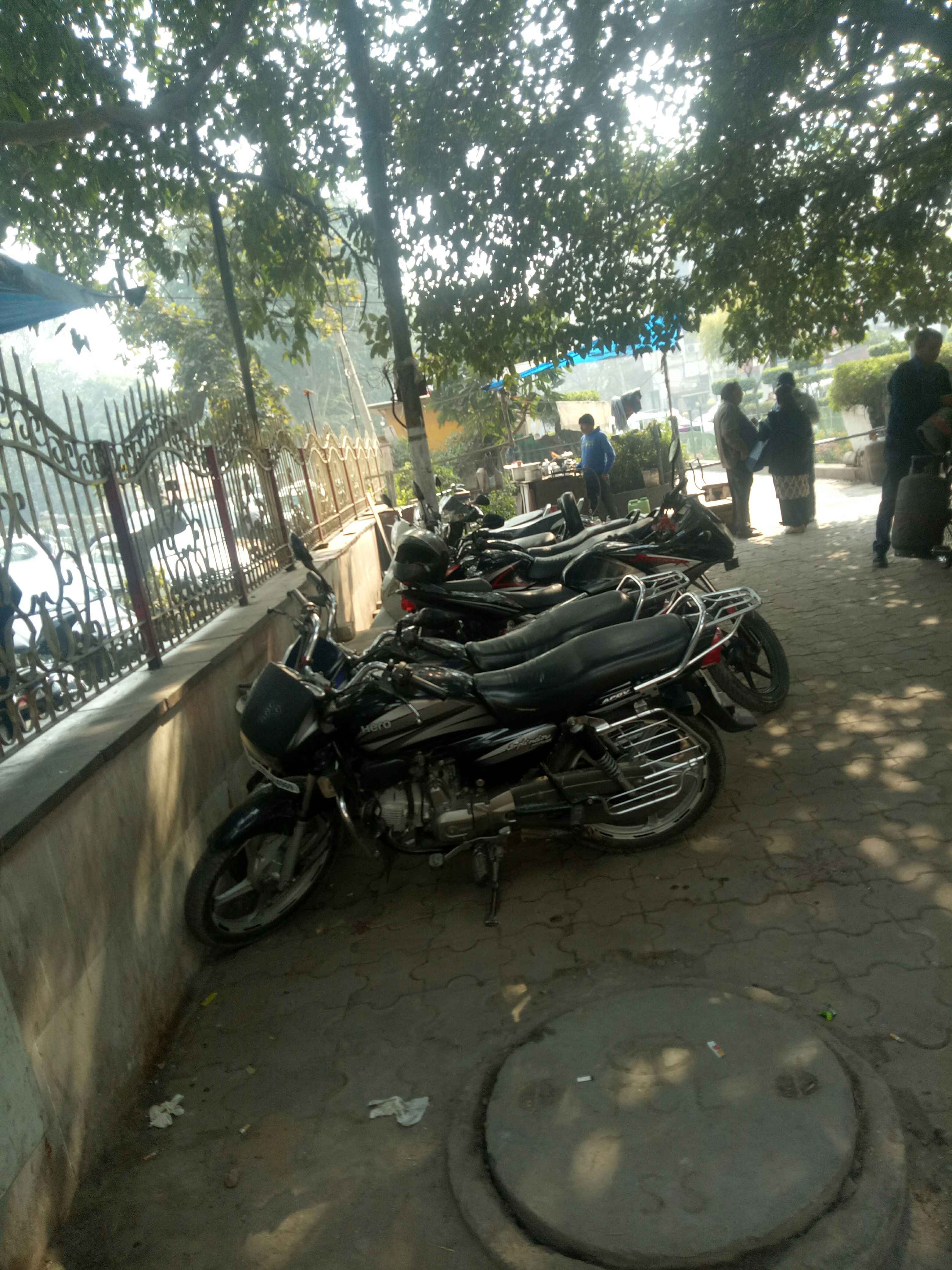 janakpuri post office parking  In Dehli