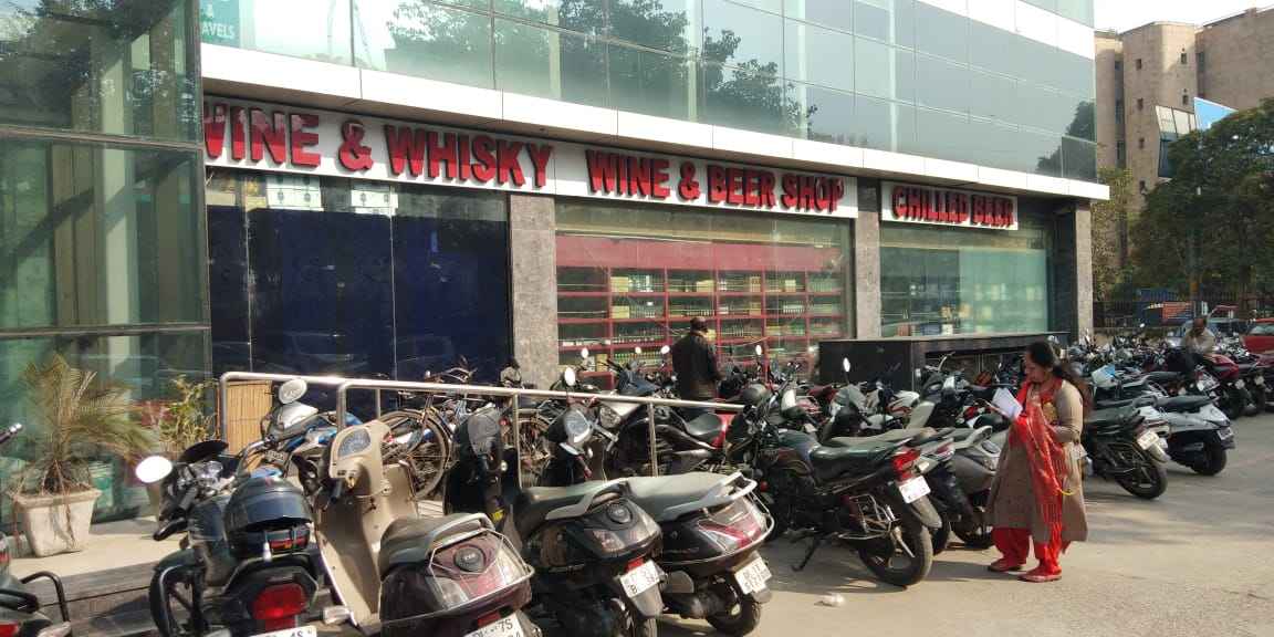 metroplex east laxminagar parking In Alipur