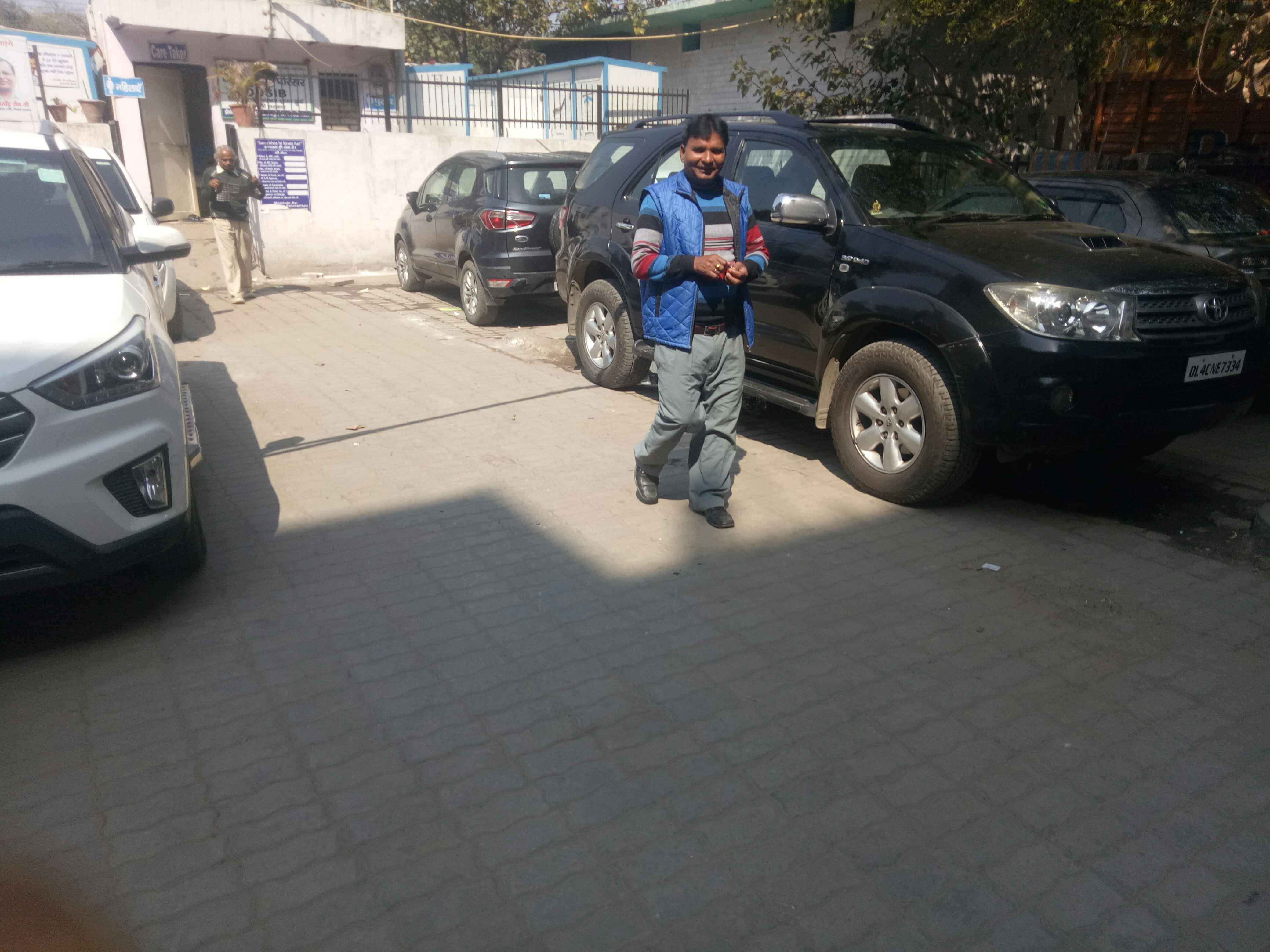 maya puri parking gate no 5 In Dehli