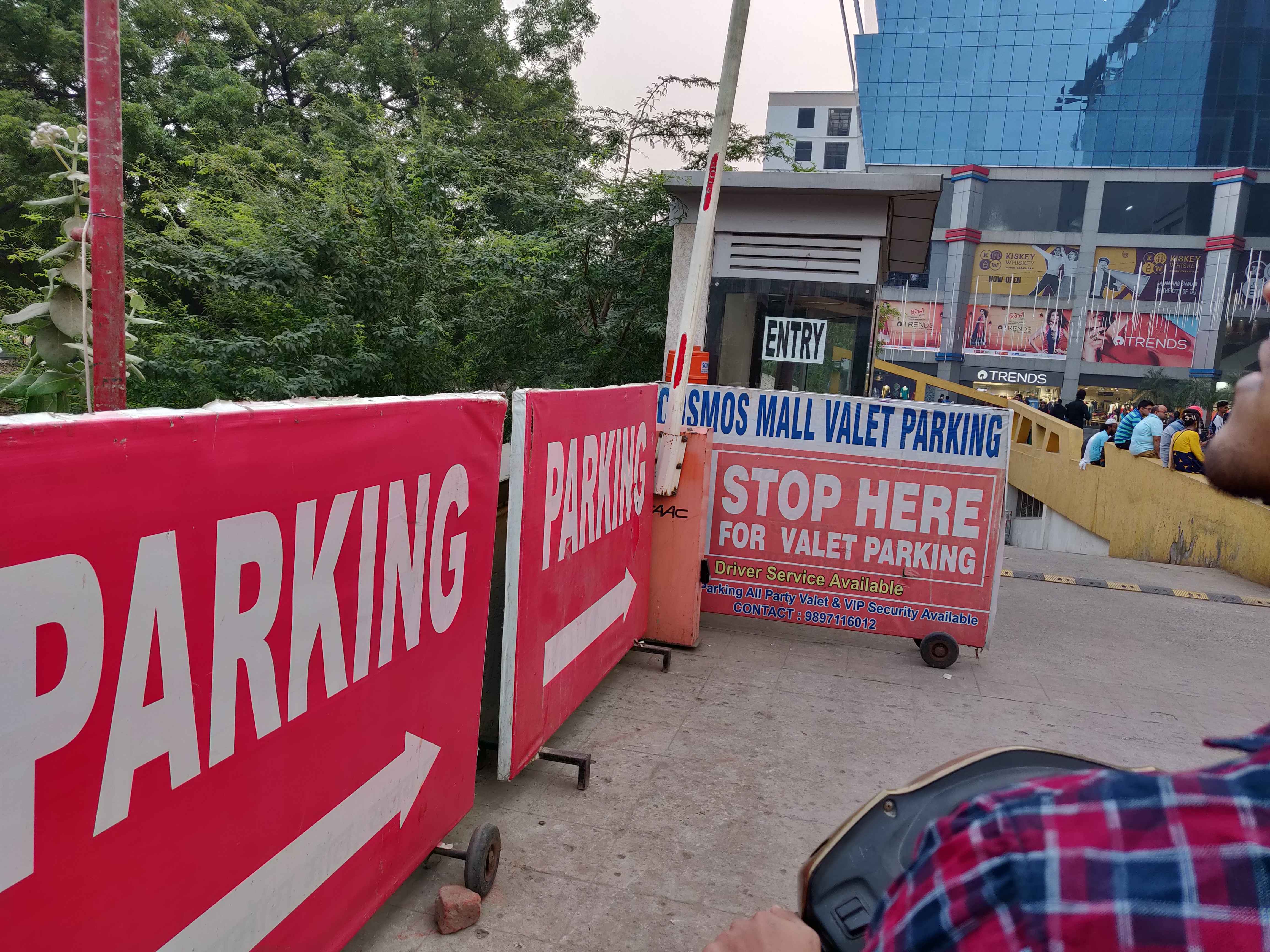 cosmos mall parking