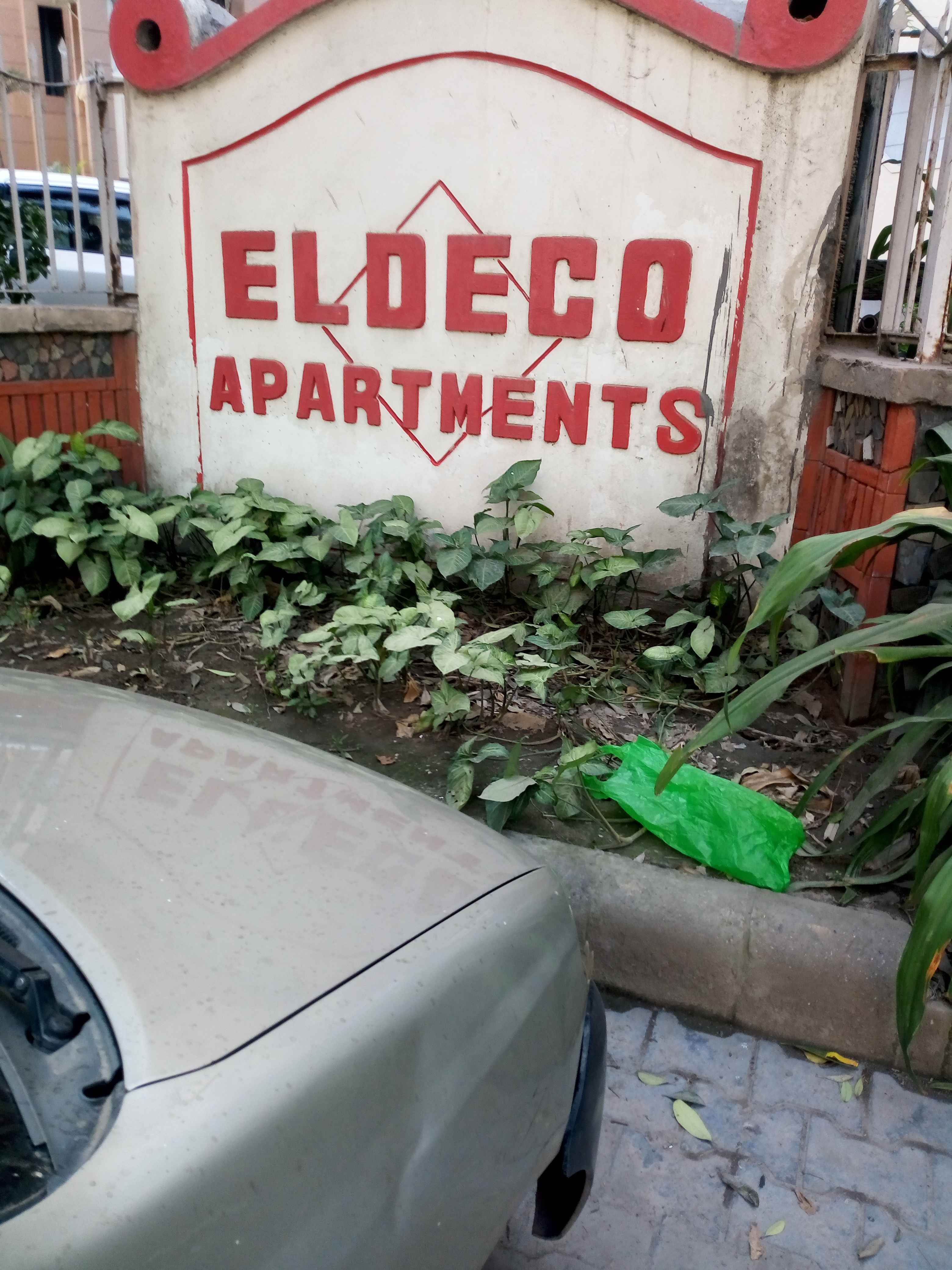 eldeco apartments parking