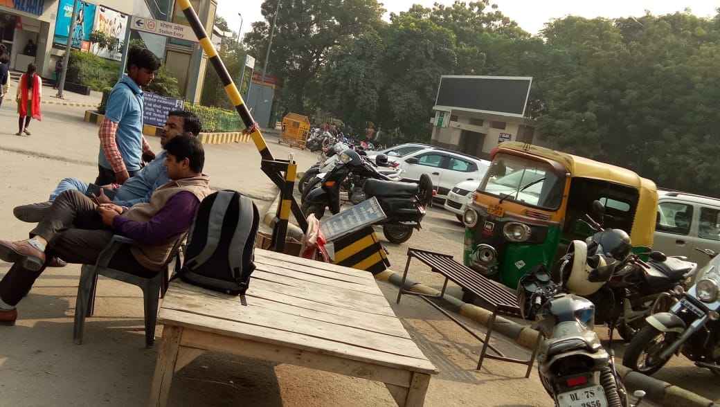 kalka ji metro station parking In Kalkaji Devi