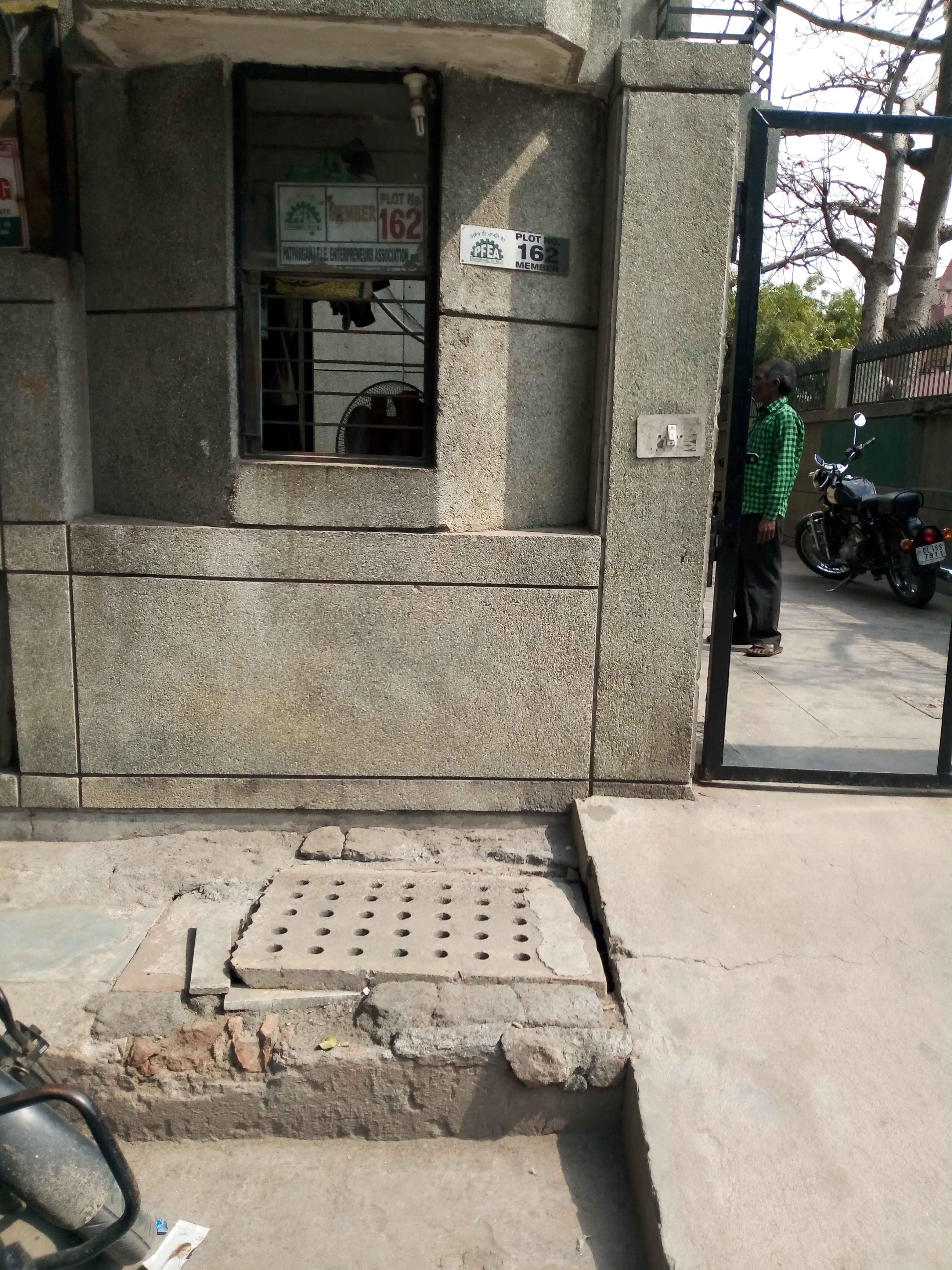factory no 162 patpatganj industry parking