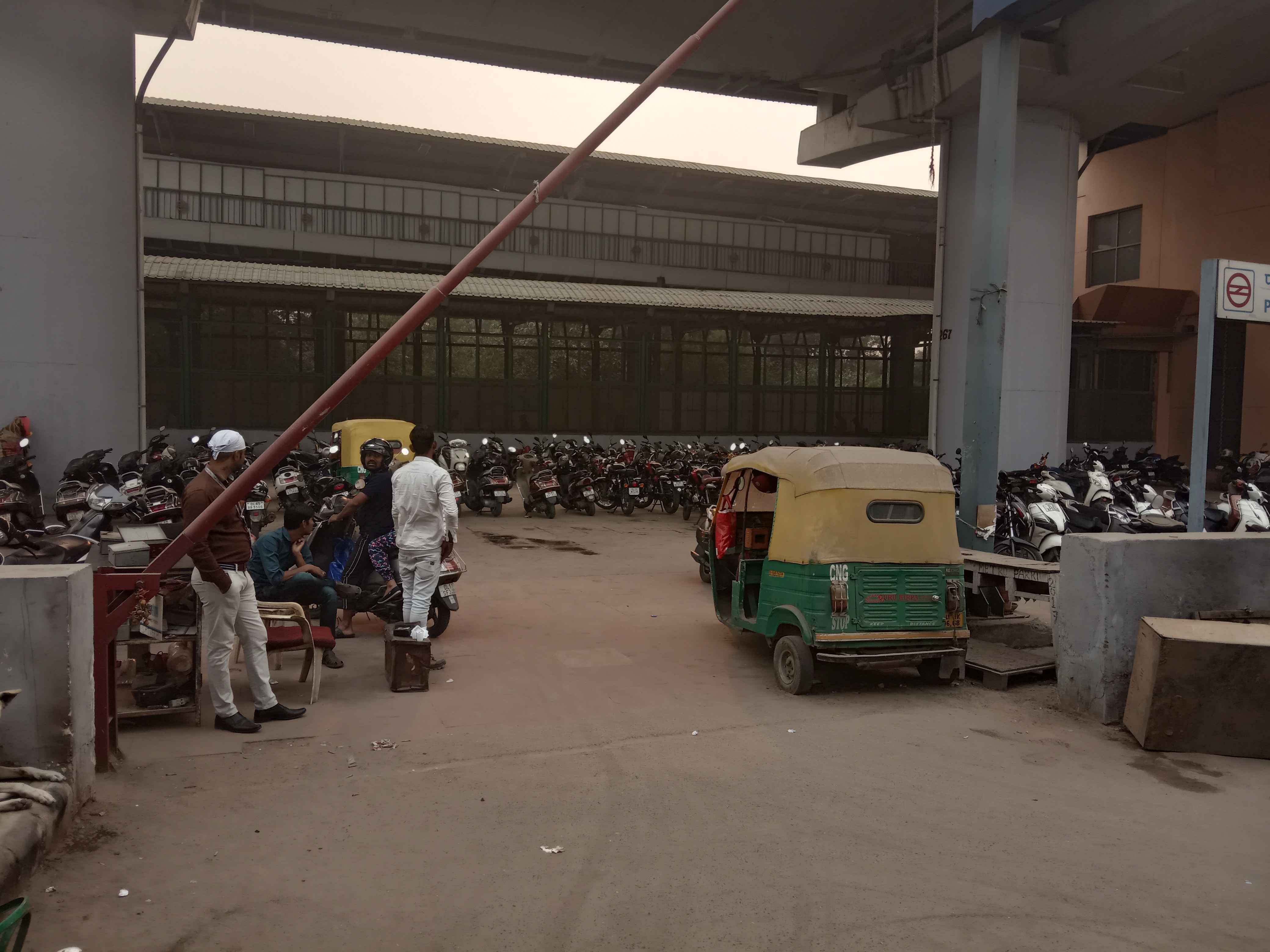 kirti nagar metro station parking gate no 2