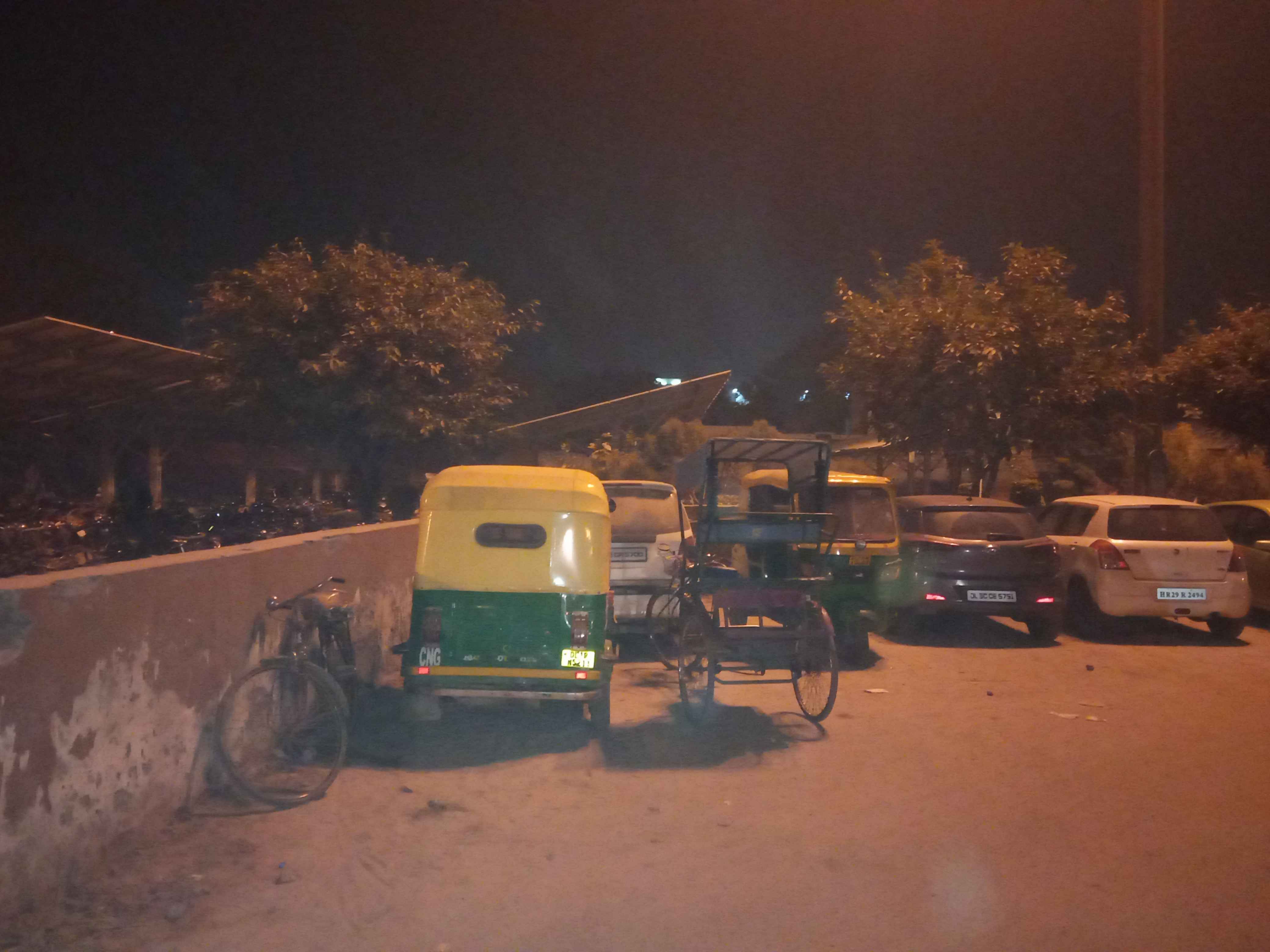 Badarpur border metro station parking gate no 1 In Alipur